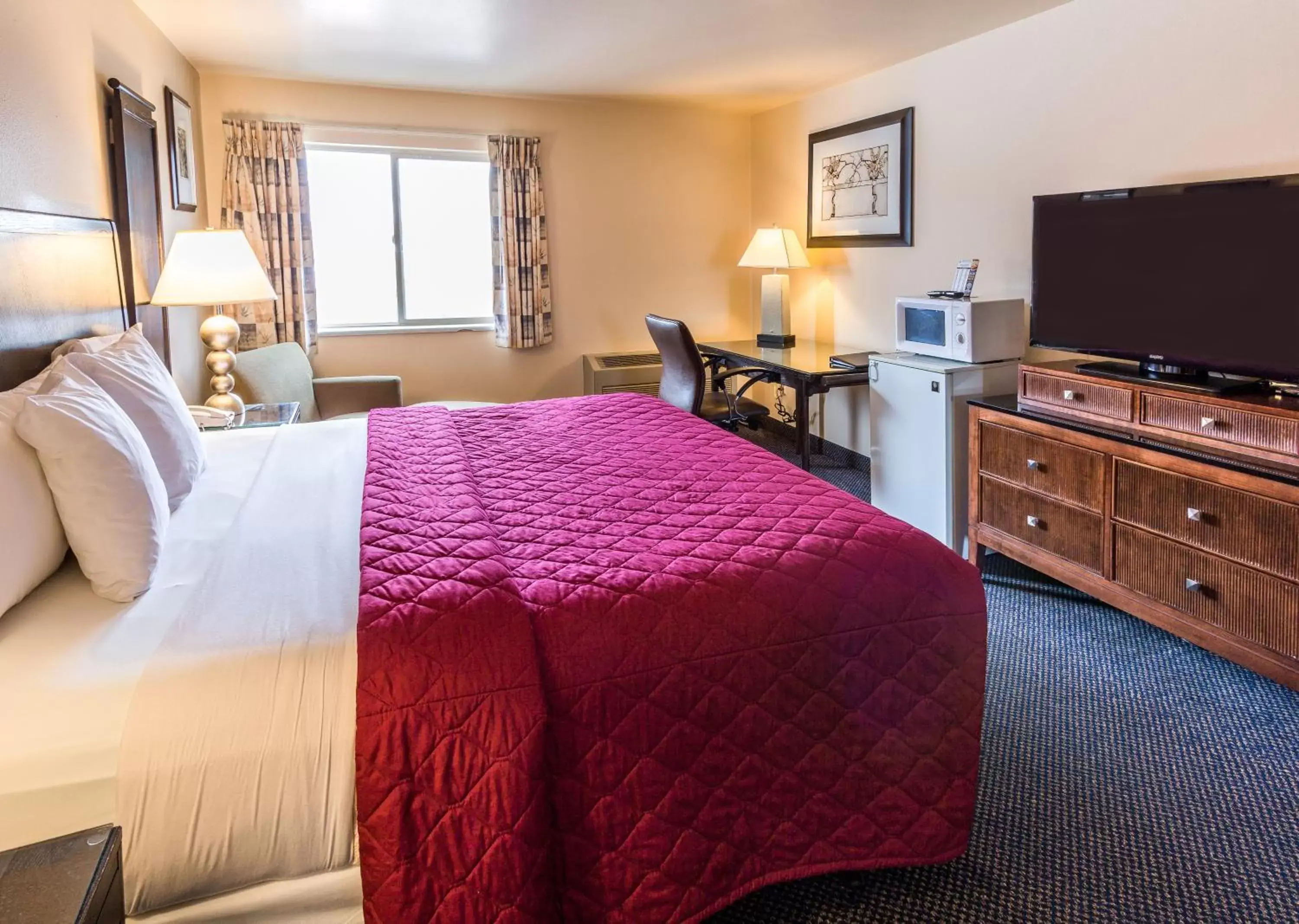 Photo of the whole room, Bed in Cedars Inn