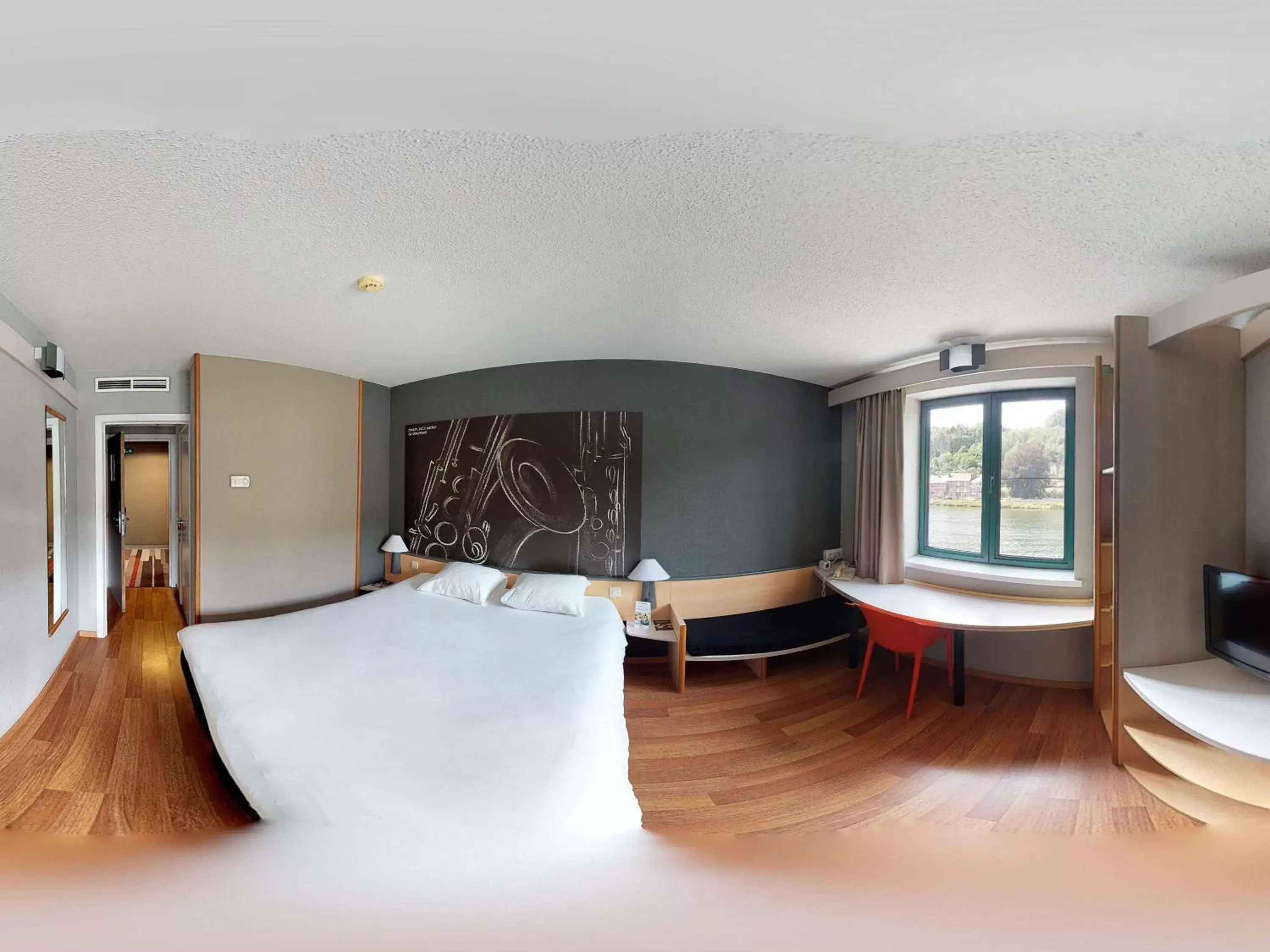 Photo of the whole room in ibis Dinant Centre