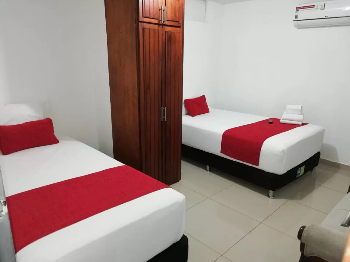 Bedroom, Bed in Hotel Cafe Plaza