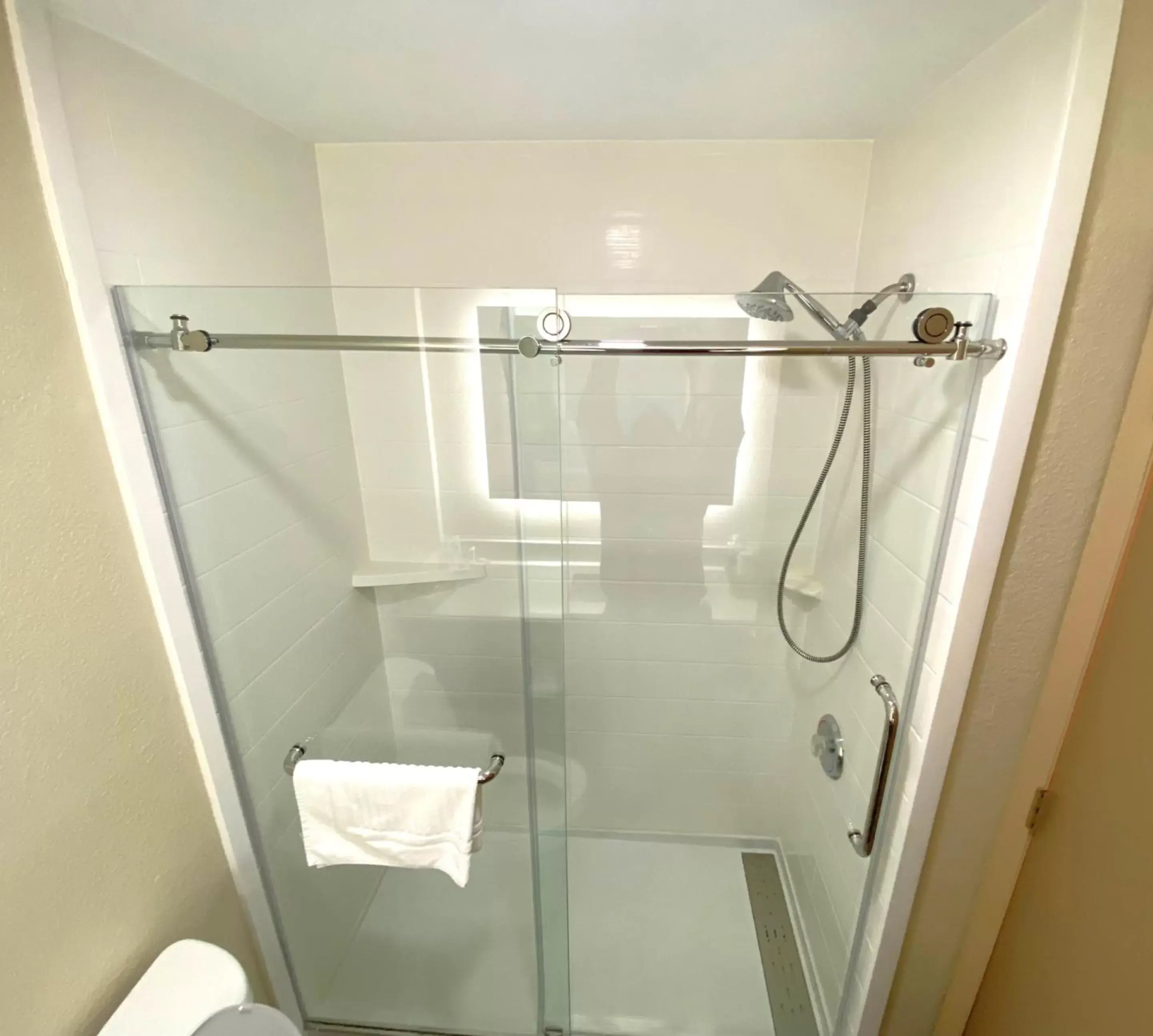 Shower, Bathroom in SureStay Plus by Best Western Reading North