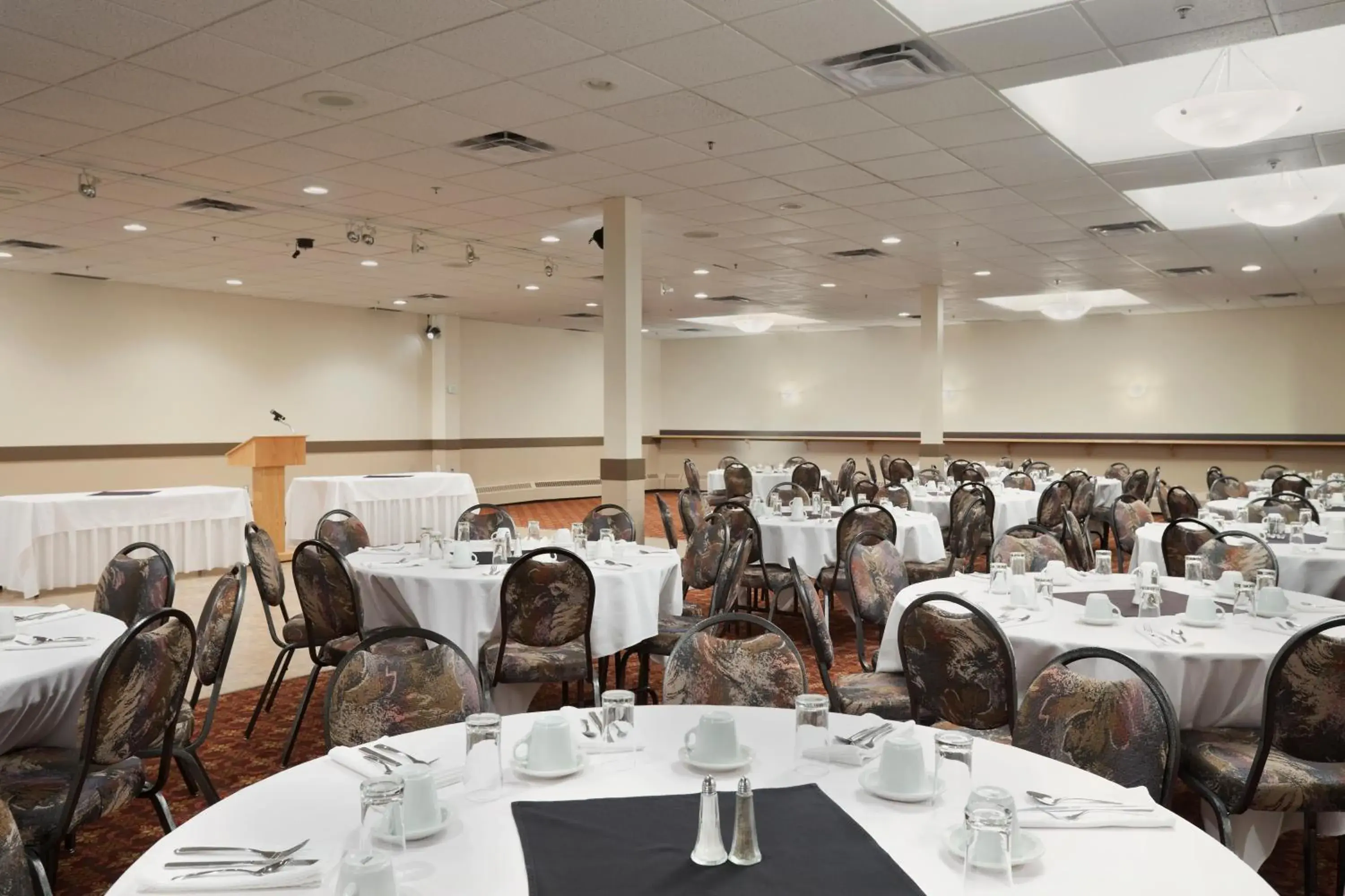 Banquet/Function facilities, Restaurant/Places to Eat in Border Inn & Suites