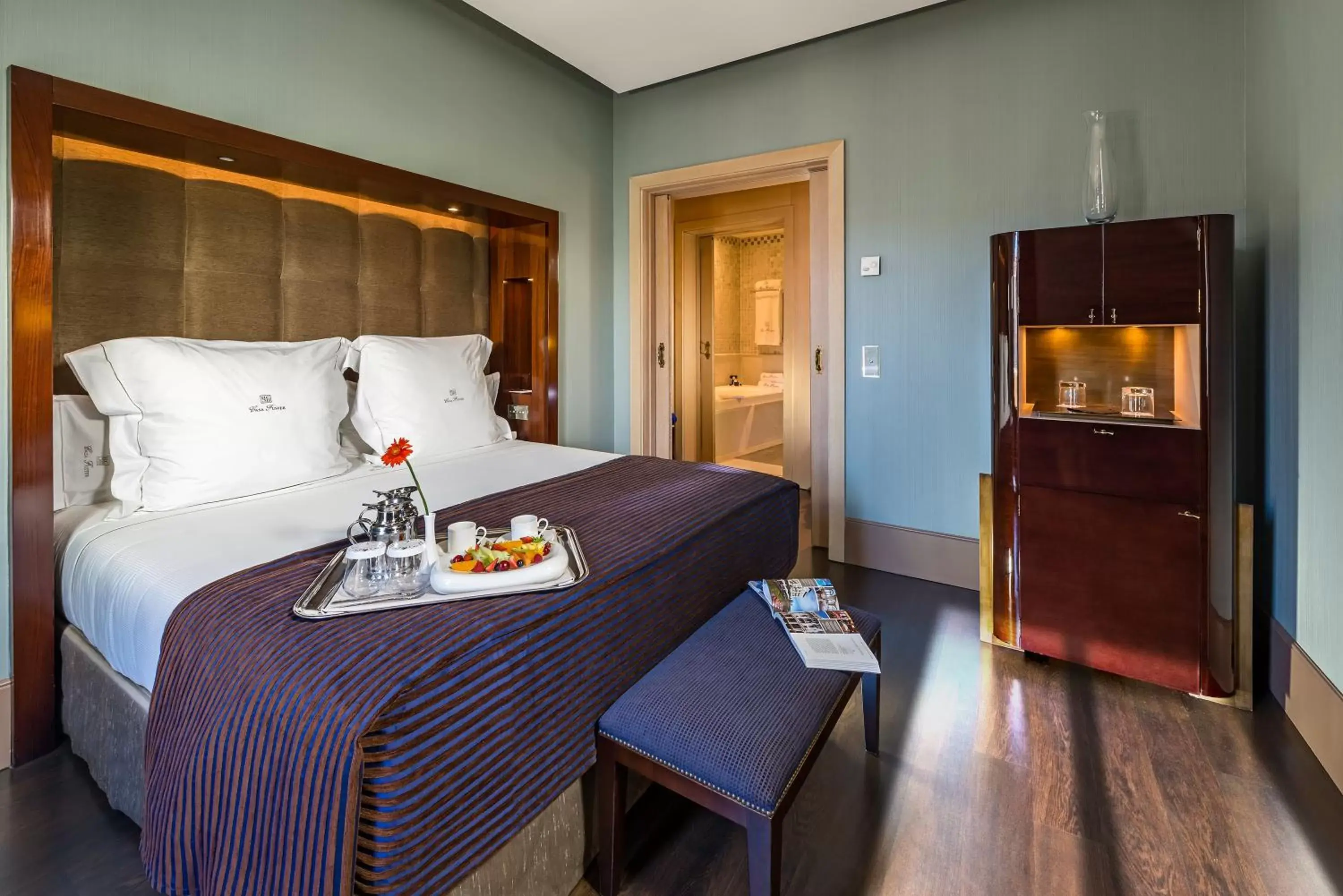 Grand Suite (1-5 Adults) in Hotel Casa Fuster G.L Monumento