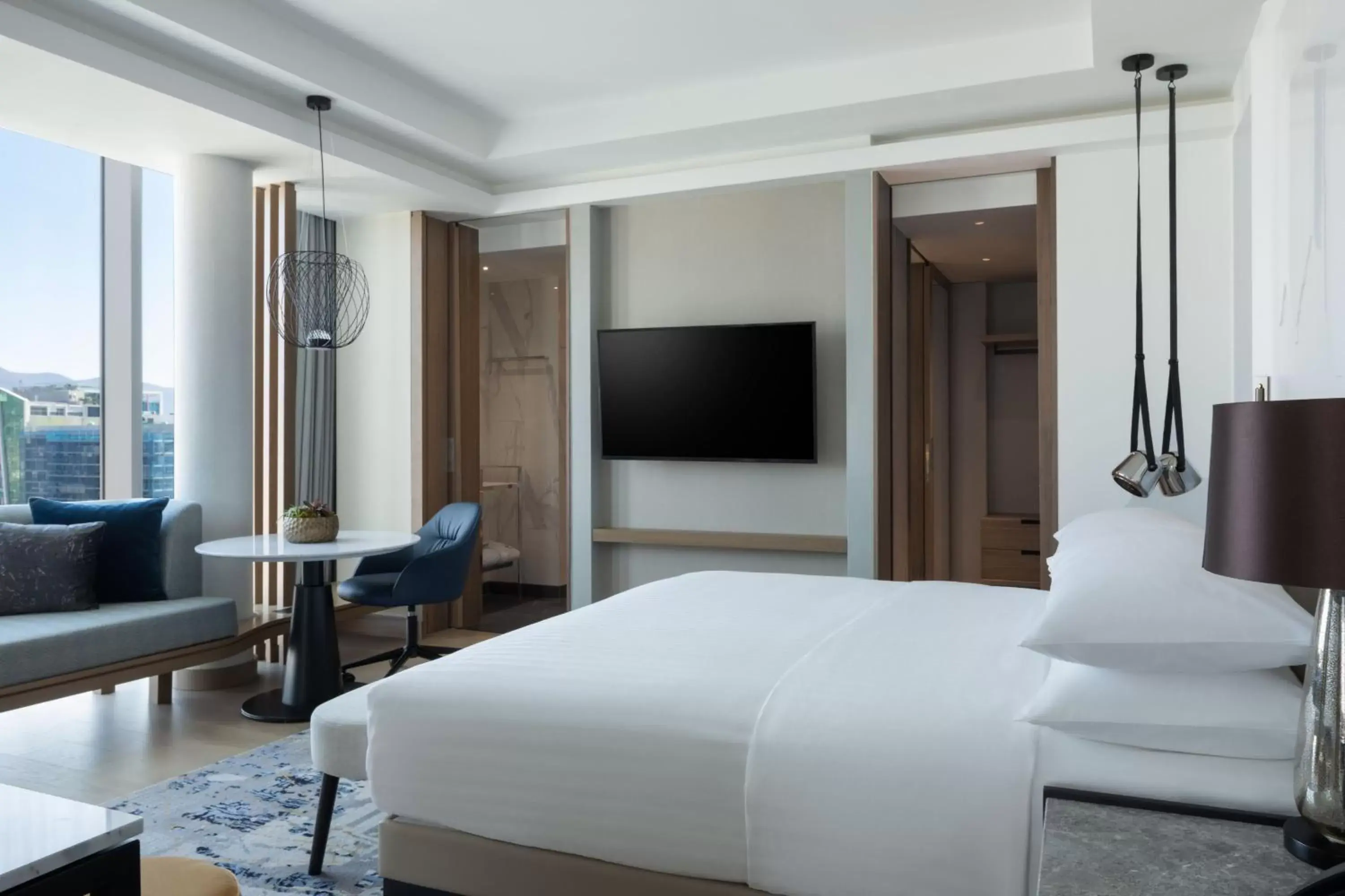 Bedroom, TV/Entertainment Center in Tirana Marriott Hotel