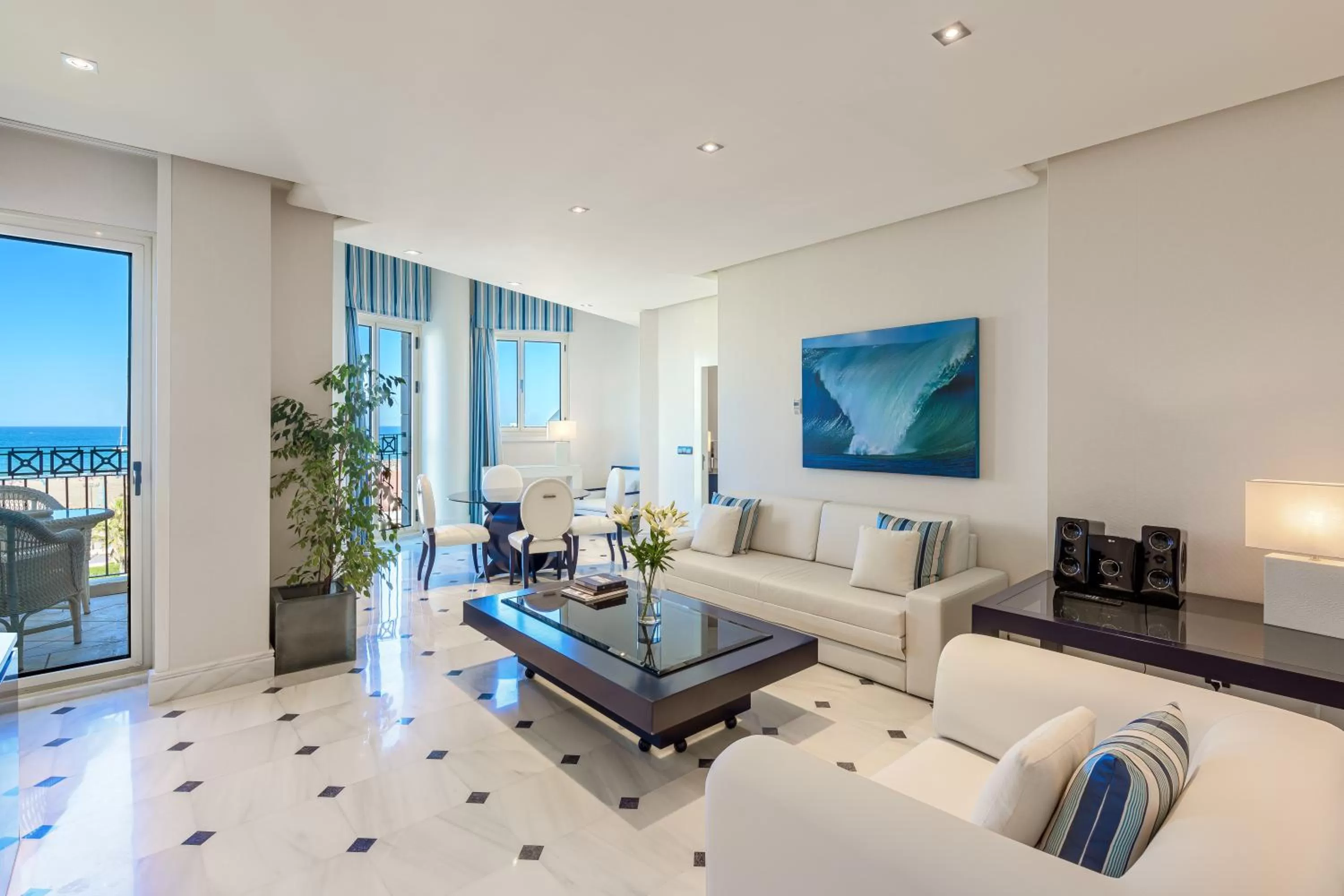 Living room in Las Arenas Balneario Resort