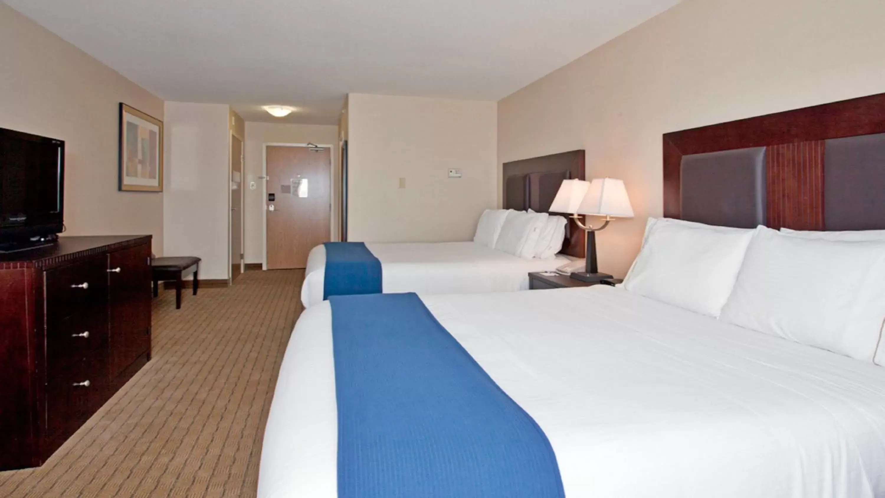 Photo of the whole room, Bed in Holiday Inn Express Hotel & Suites Swift Current, an IHG Hotel