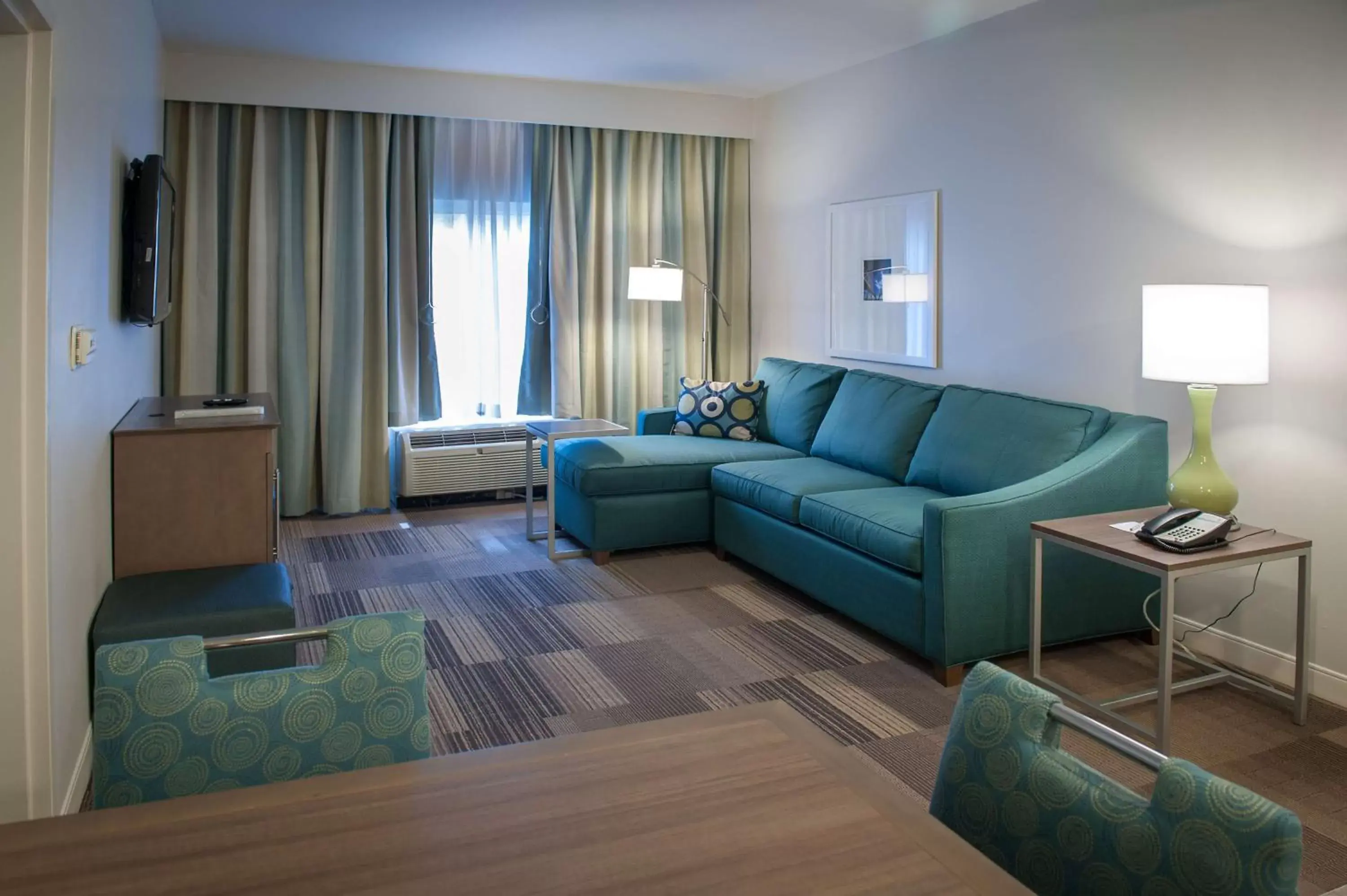 Bed, Seating Area in Hampton Inn & Suites New Orleans/Elmwood