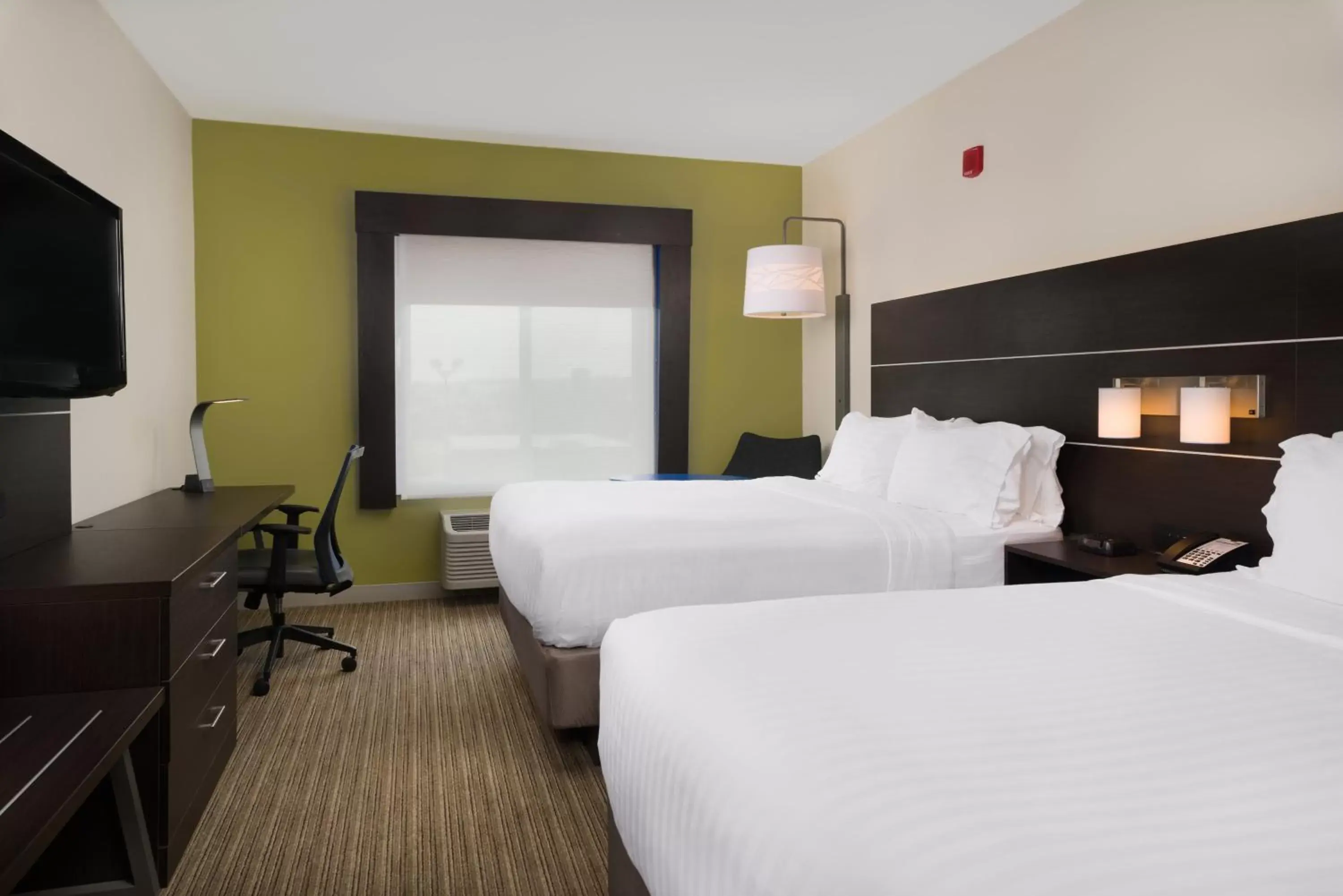 Photo of the whole room, Bed in Holiday Inn Express Independence - Kansas City by IHG Photo of the whole room, Bed in Holiday Inn Express Independence - Kansas City by IHG
