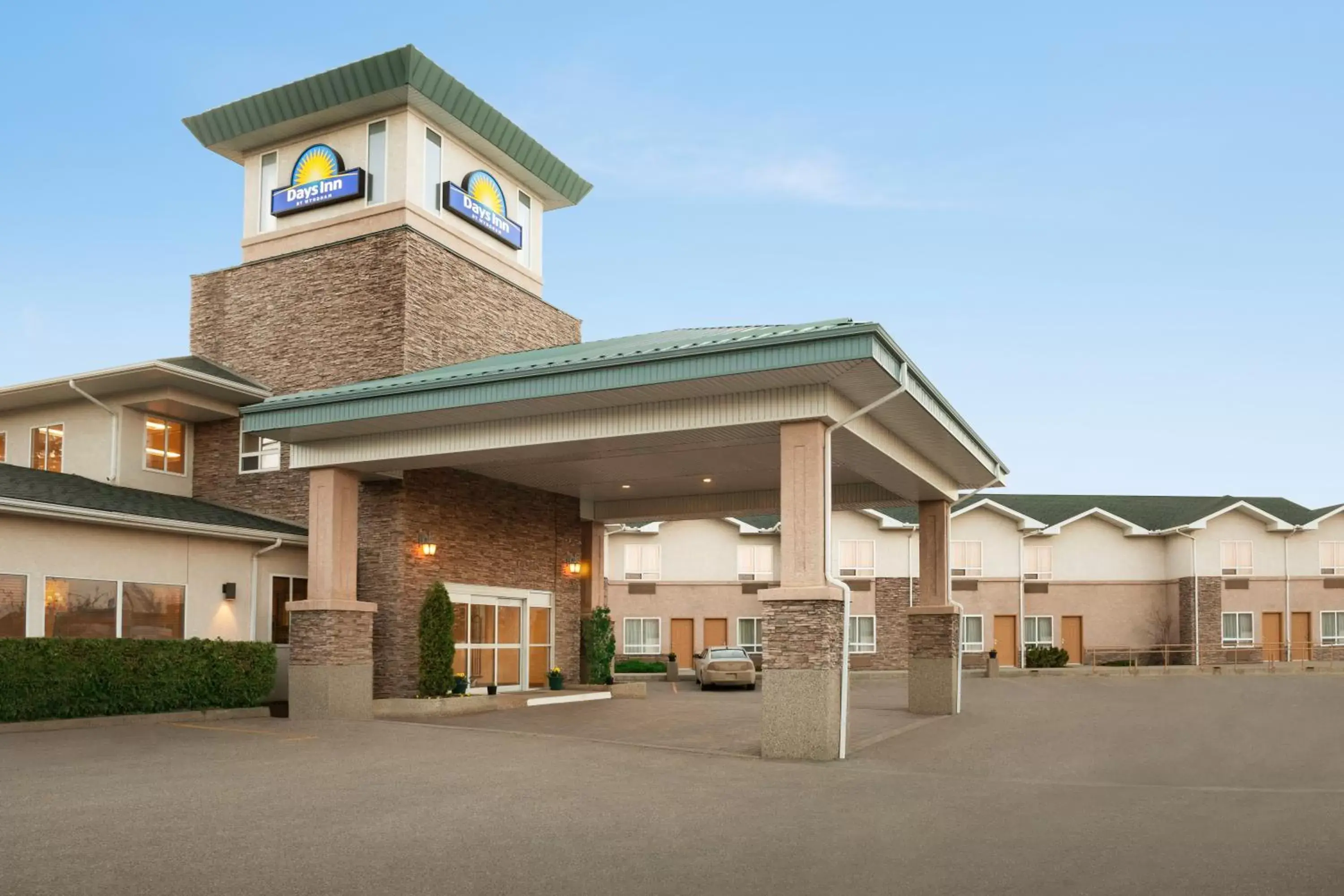 Facade/entrance, Property Building in Days Inn by Wyndham Swift Current