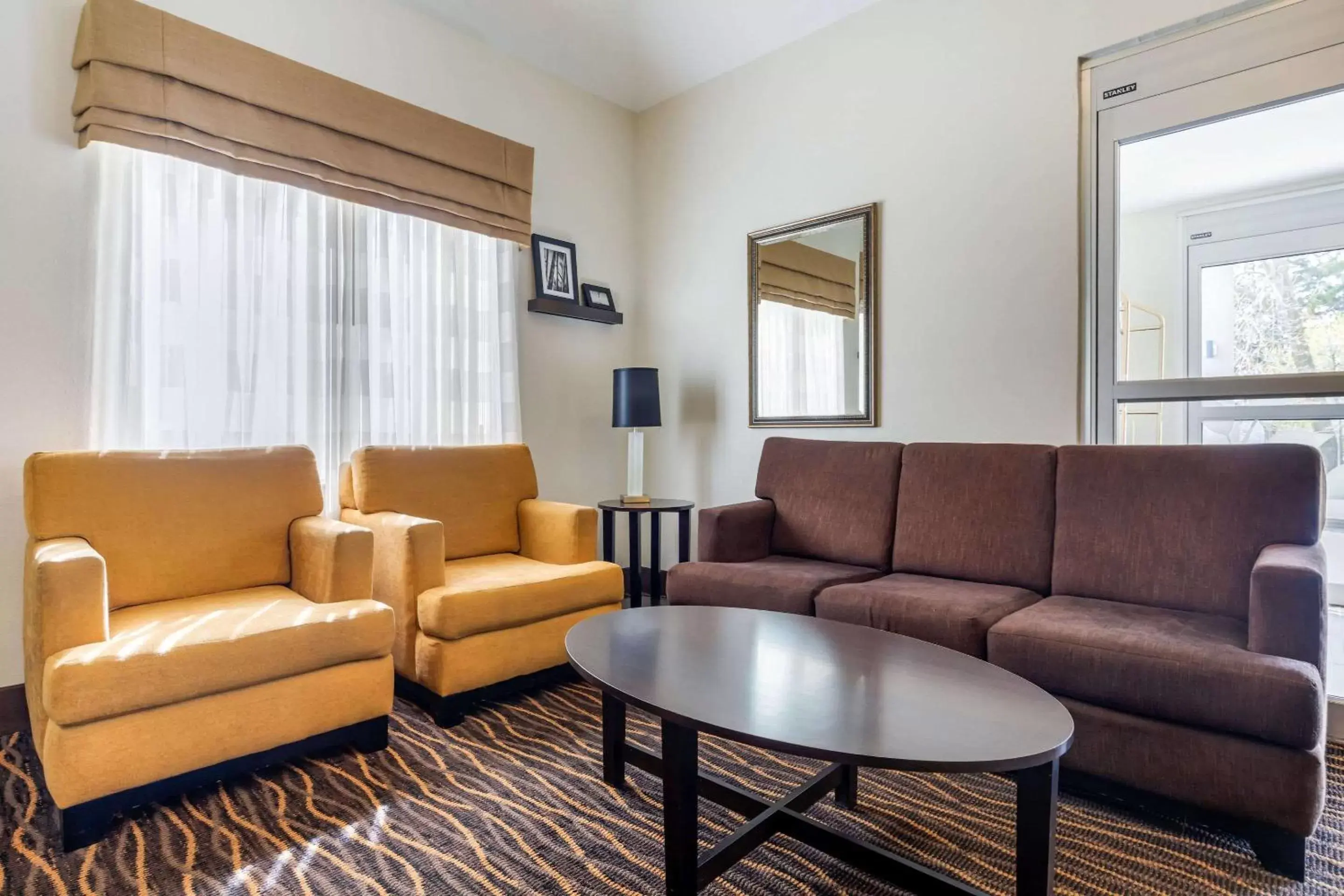 Lobby or reception, Seating Area in Sleep Inn near Great Lakes Naval Base