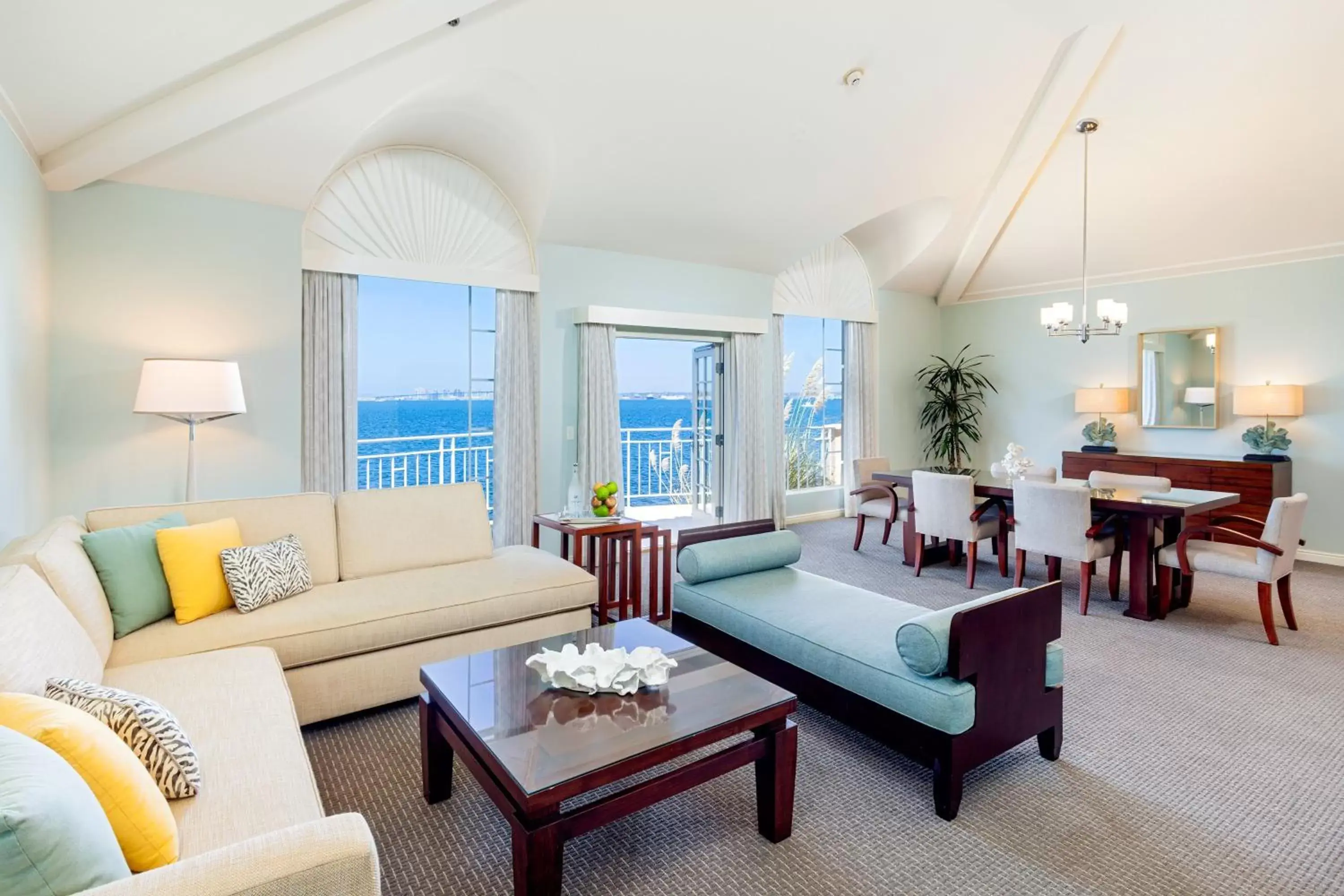 Photo of the whole room, Seating Area in Loews Coronado Bay Resort