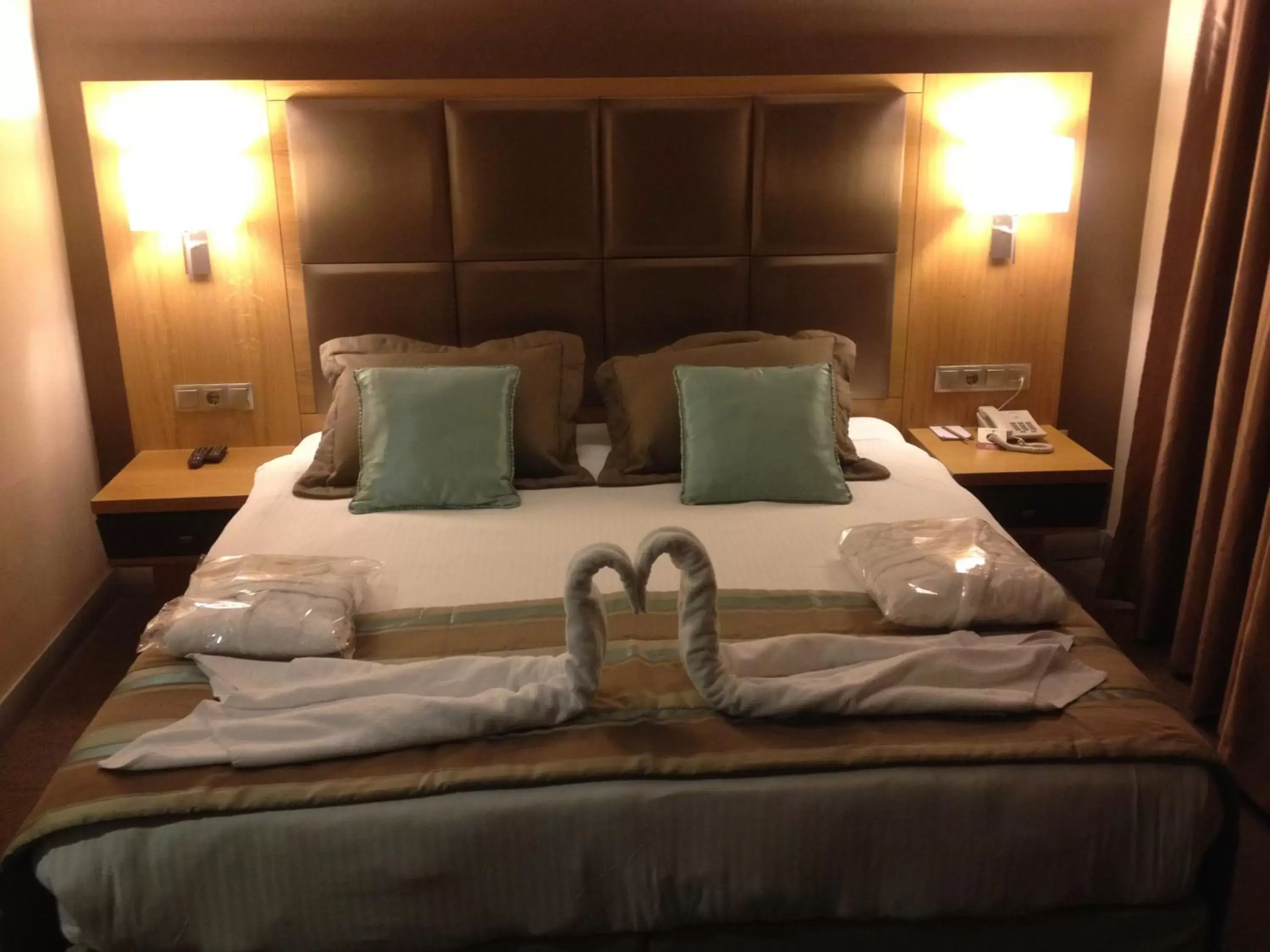 Photo of the whole room, Bed in Efeler Hotel