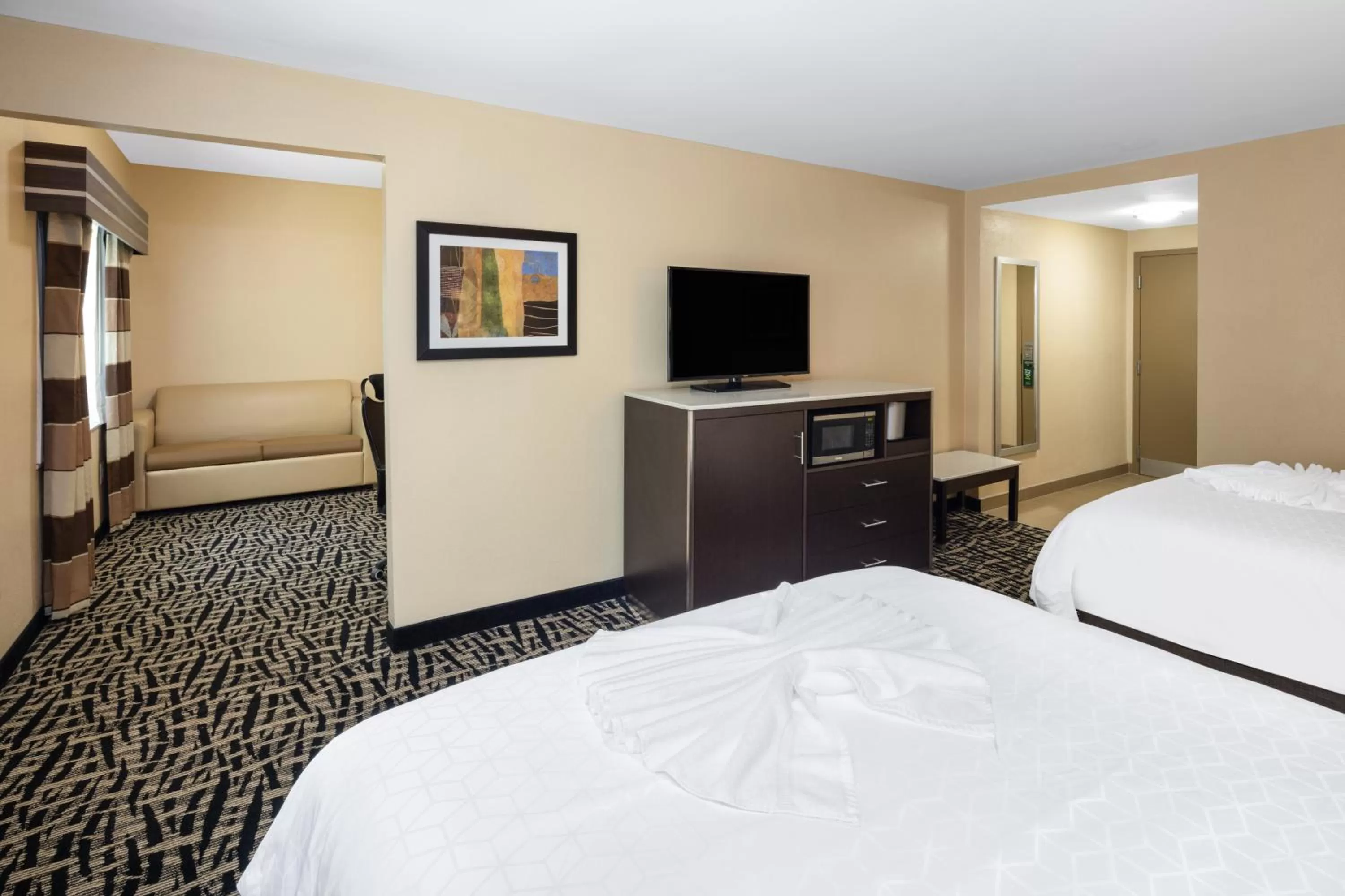 Bed in Holiday Inn Poughkeepsie by IHG