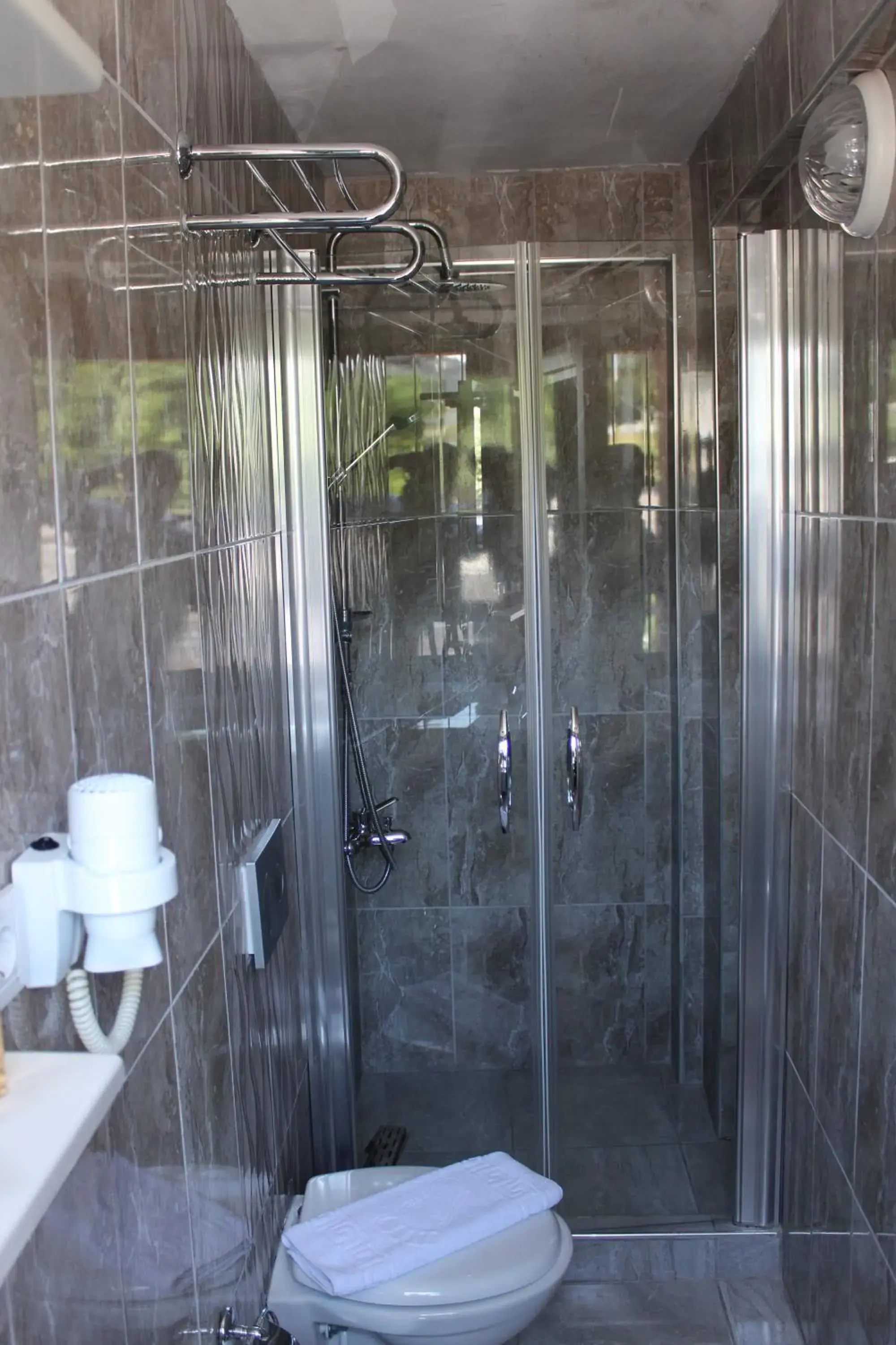 Shower, Bathroom in Ararat Hotel