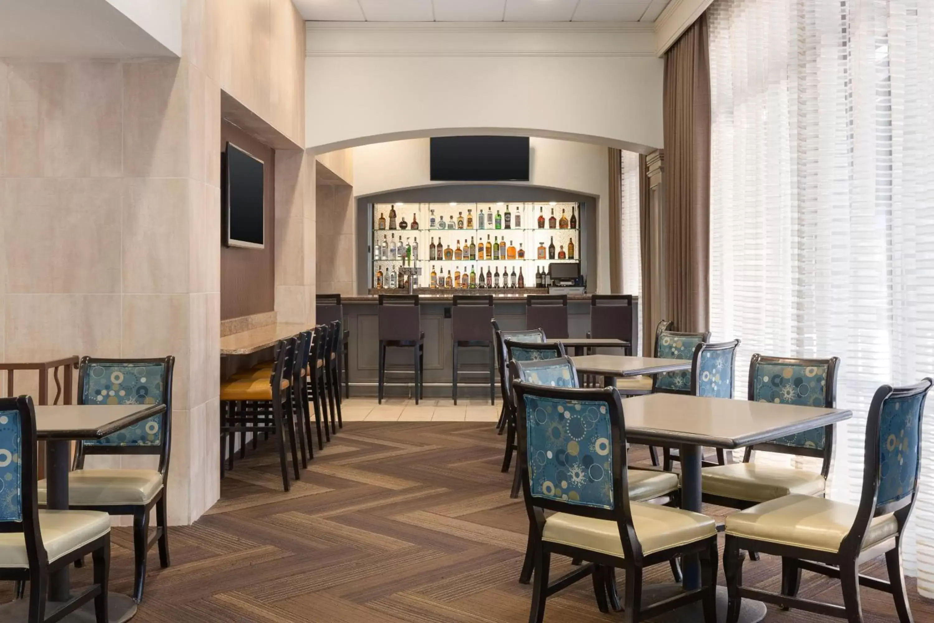Restaurant/Places to Eat in DoubleTree by Hilton Houston Medical Center Hotel & Suites