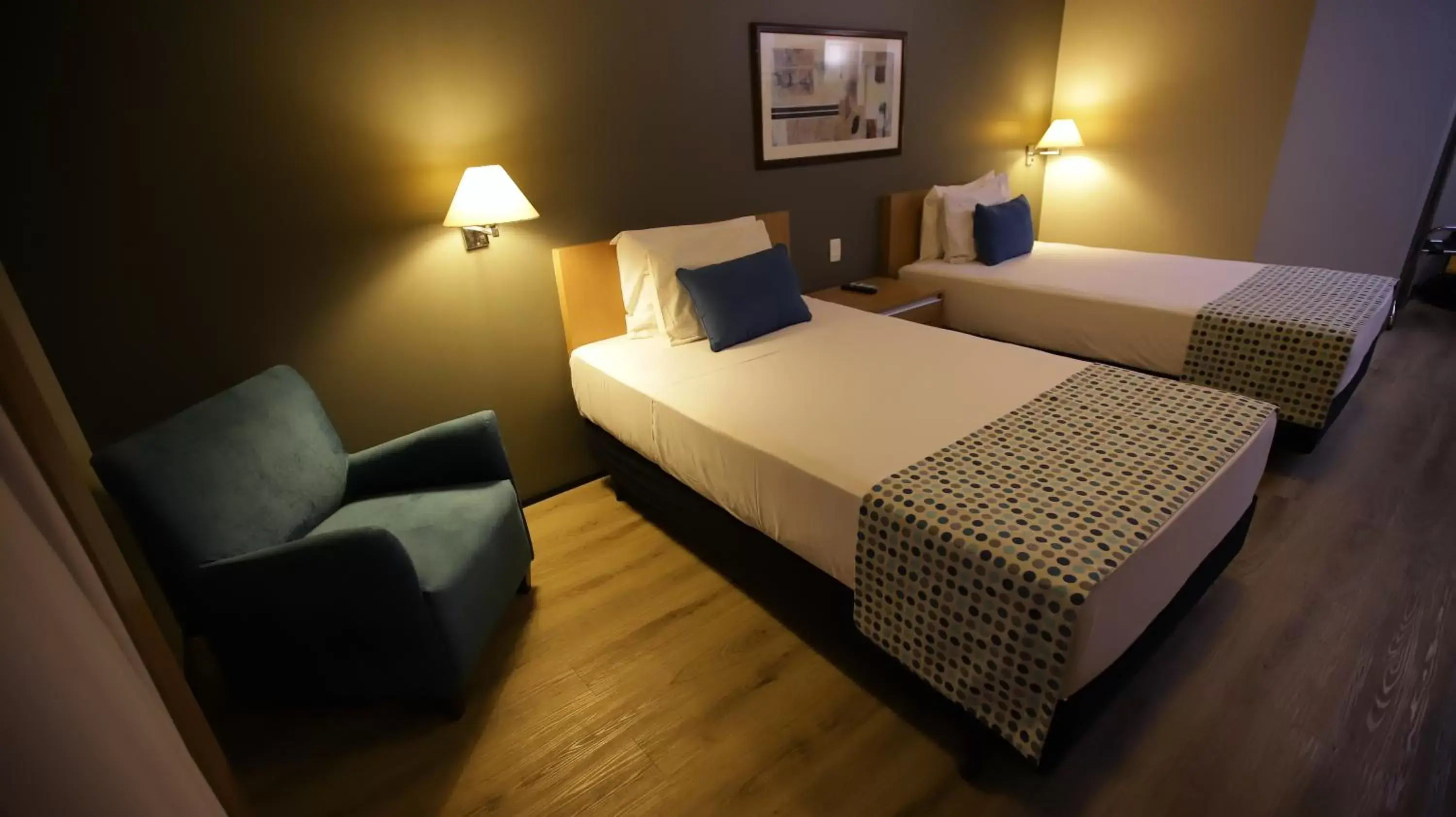Bedroom, Bed in Comfort Suites Flamboyant Goiânia
