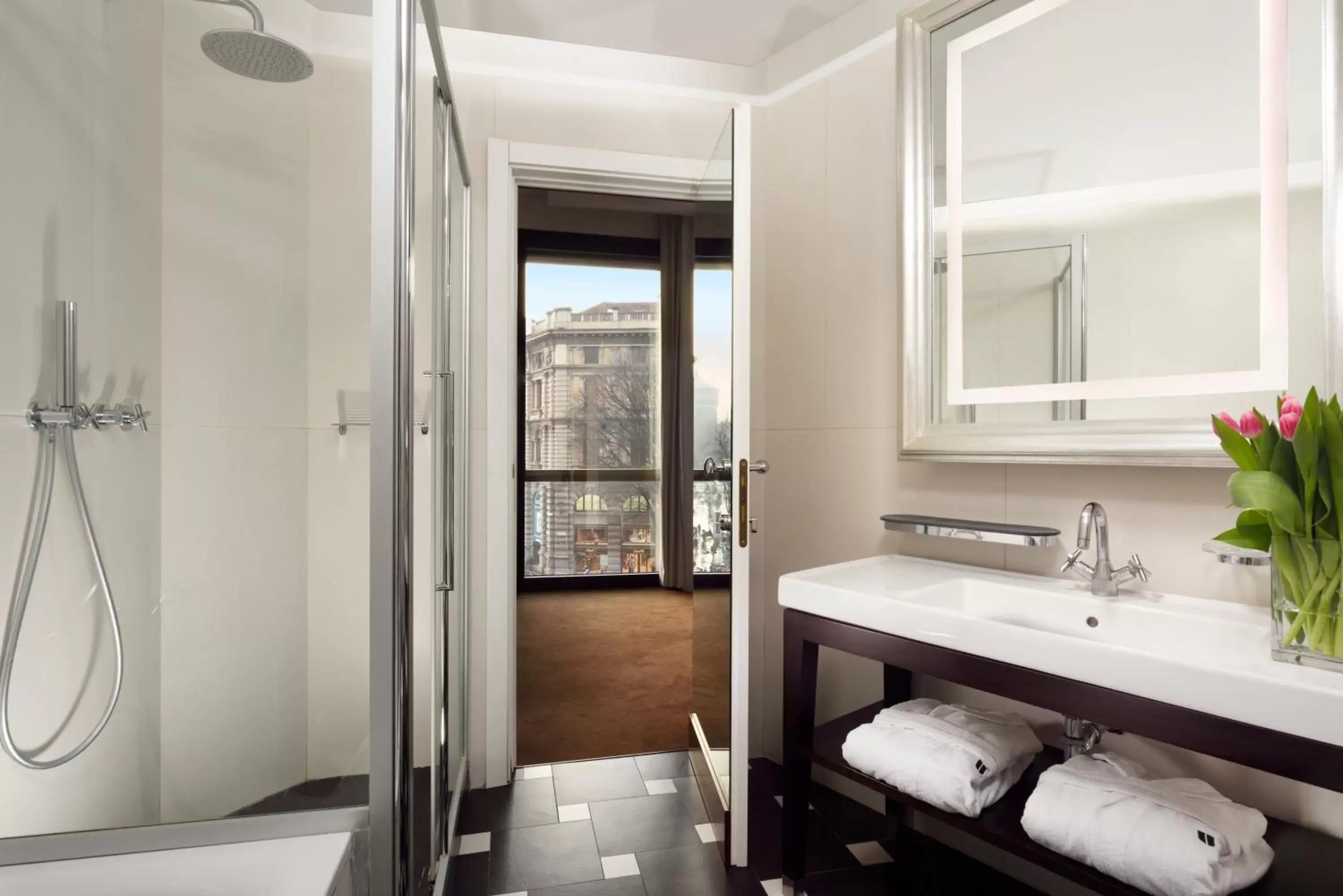 Bathroom in UNAHOTELS Cusani Milano