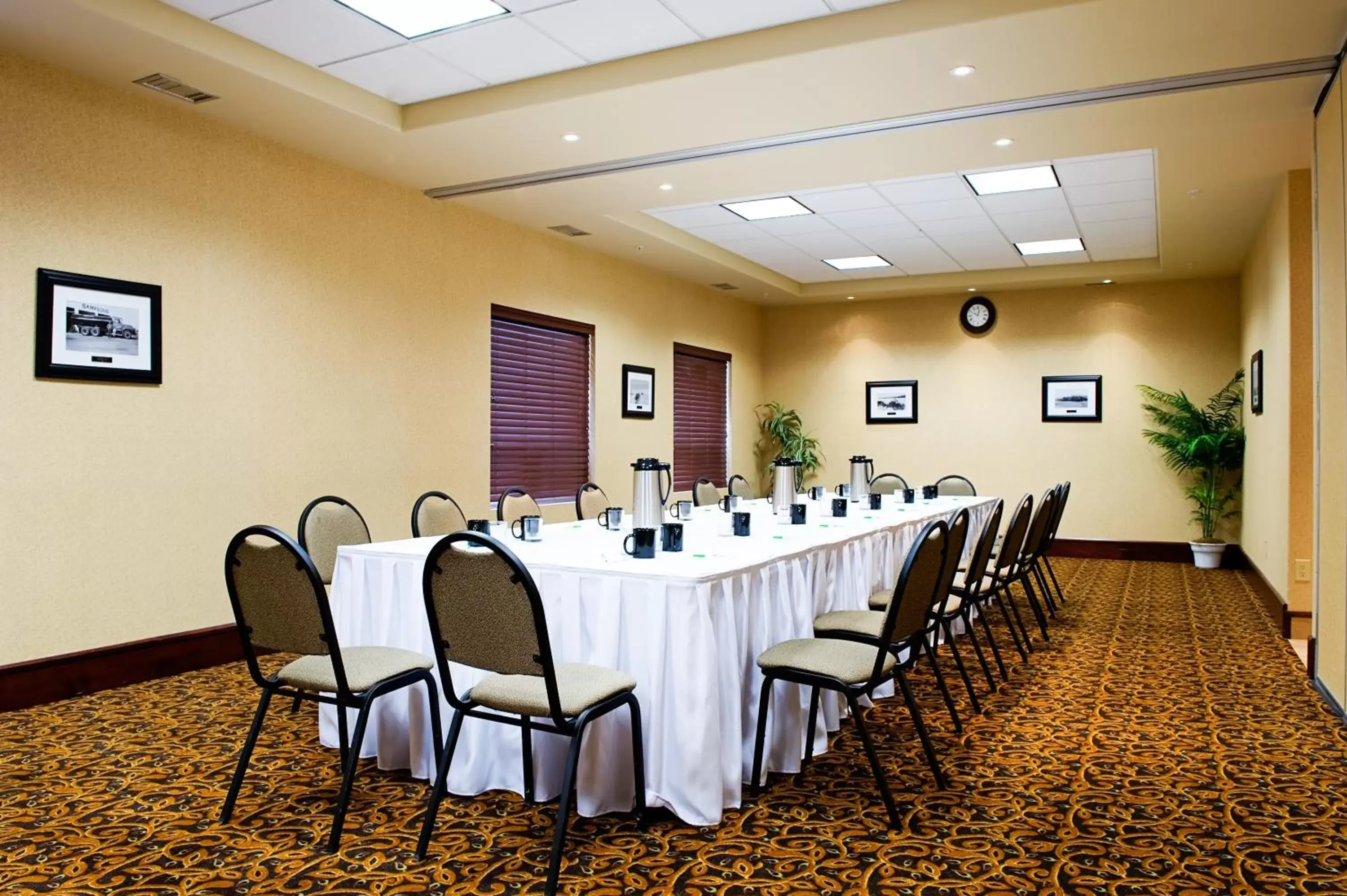 Meeting/conference room in Holiday Inn & Suites Lloydminster, an IHG Hotel
