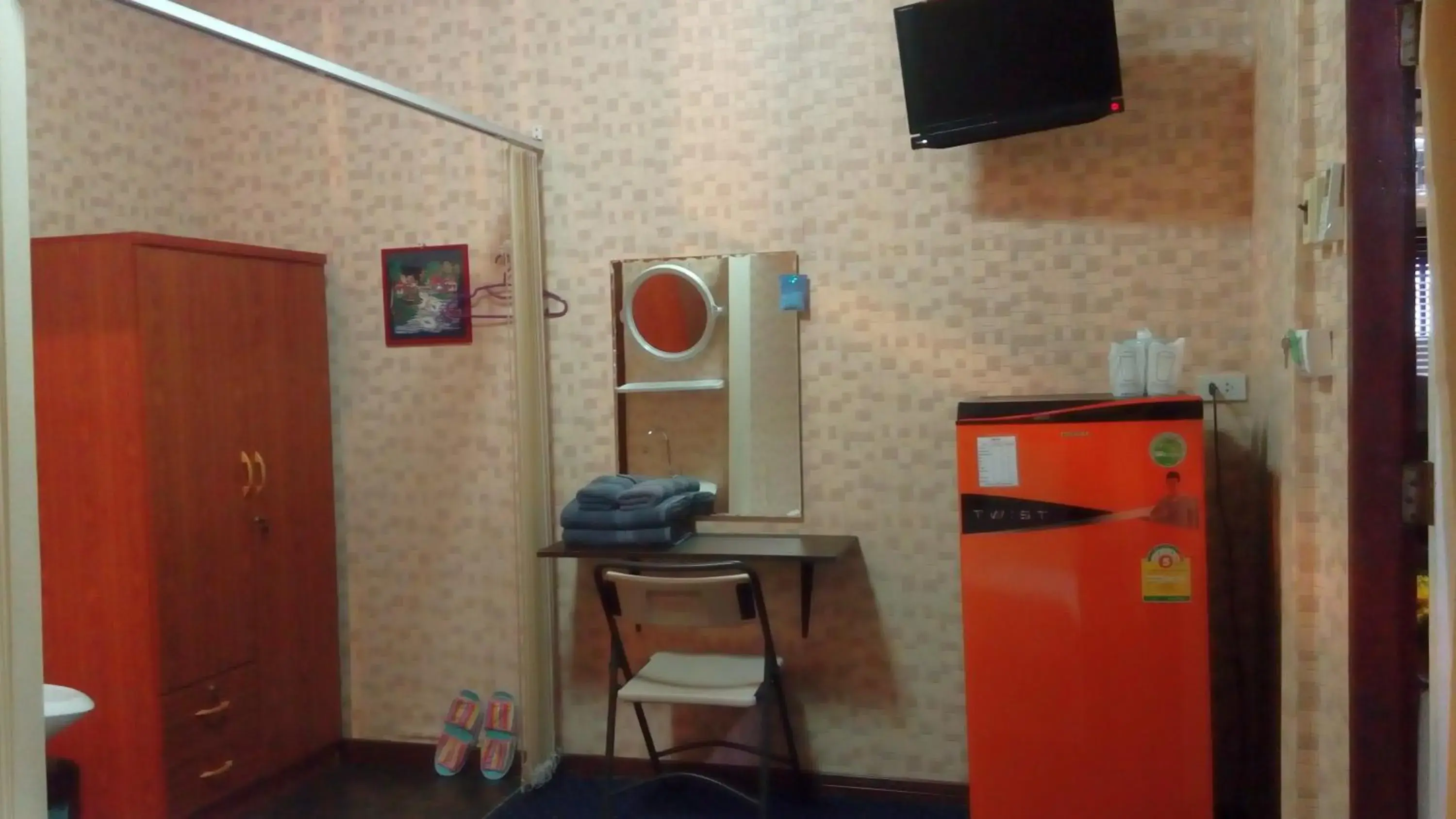 Toilet, TV/Entertainment Center in Decor Do Hostel