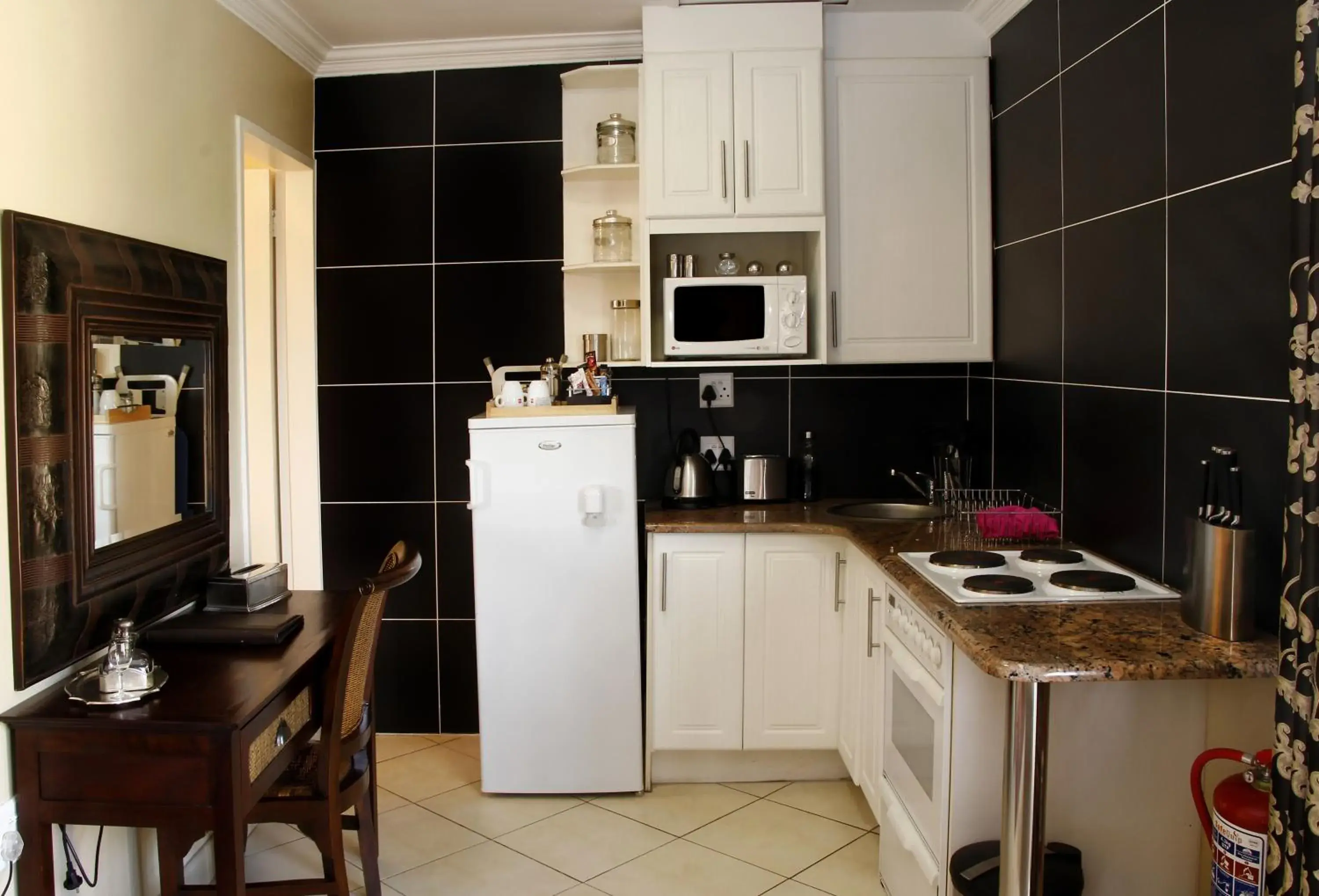 Kitchen or kitchenette, Kitchen/Kitchenette in Opikopi Guest House