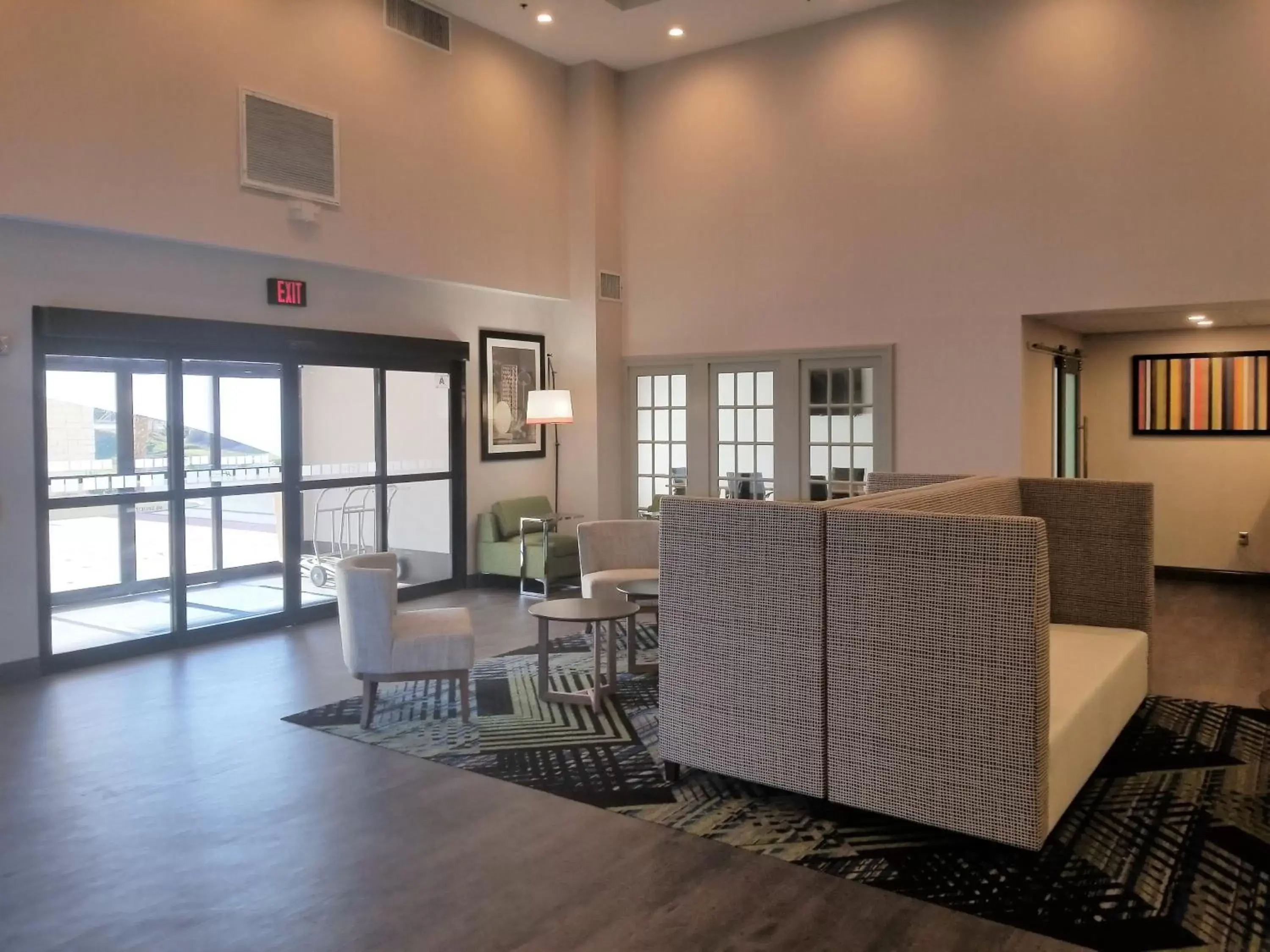 Lobby or reception, Lounge/Bar in Holiday Inn Express Columbia - Two Notch, an IHG Hotel