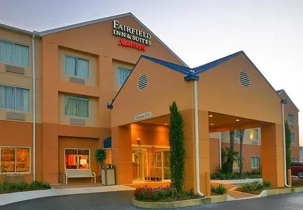 Property Building in Fairfield Inn Suites Brunswick