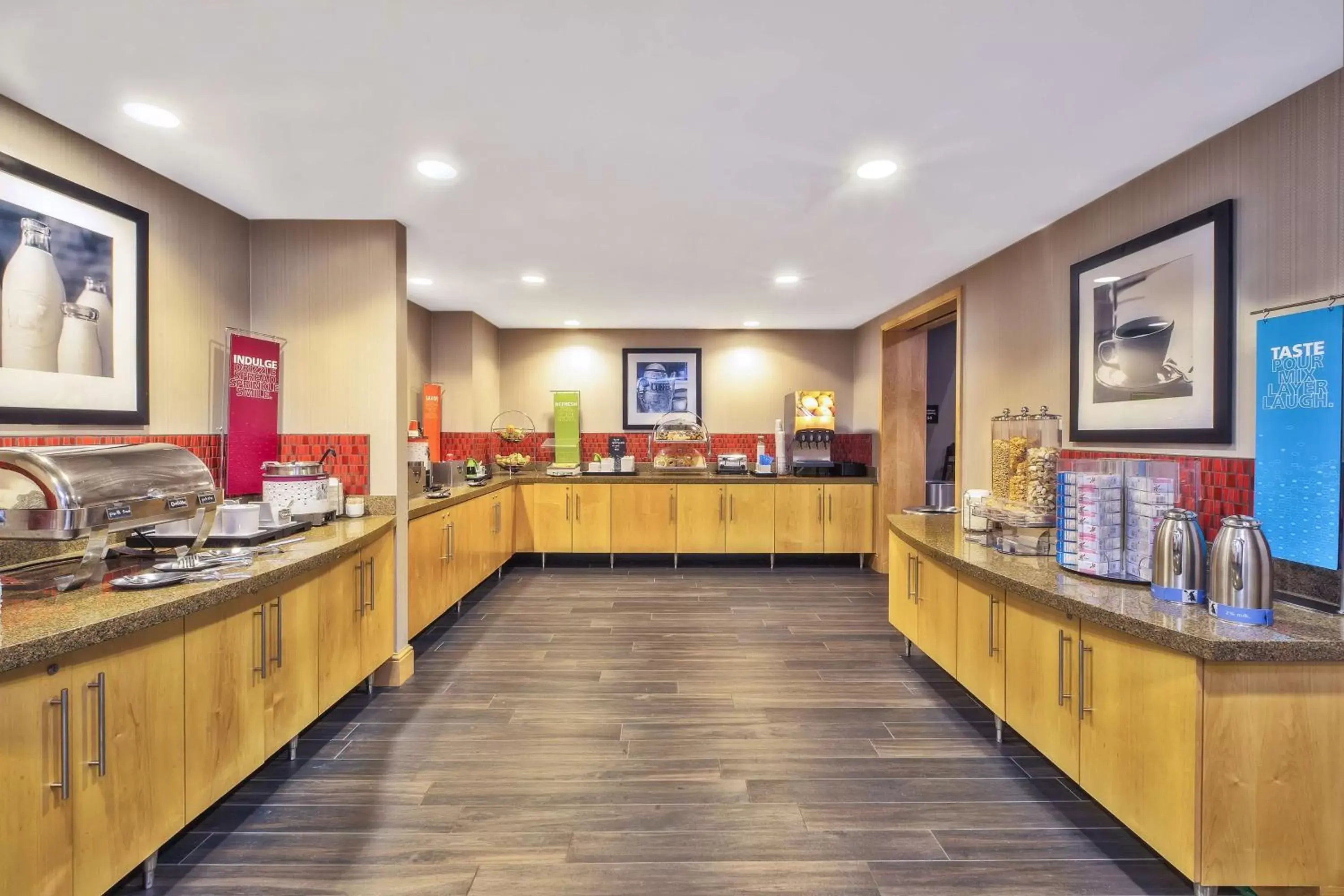 Dining area, Restaurant/Places to Eat in Hampton Inn & Suites Madison - West