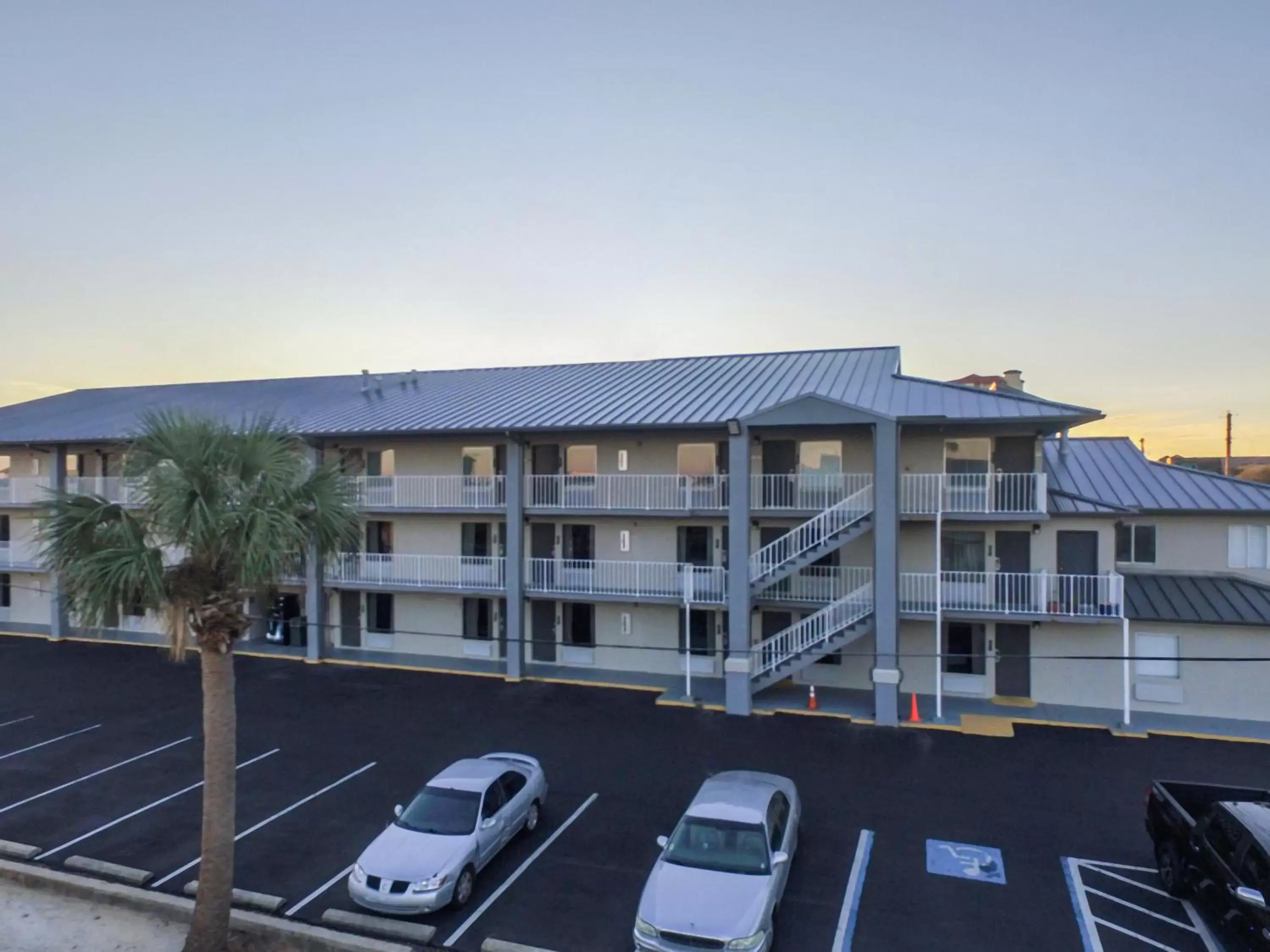 Property building in Seabreeze Inn - Fort Walton Property building in Seabreeze Inn - Fort Walton