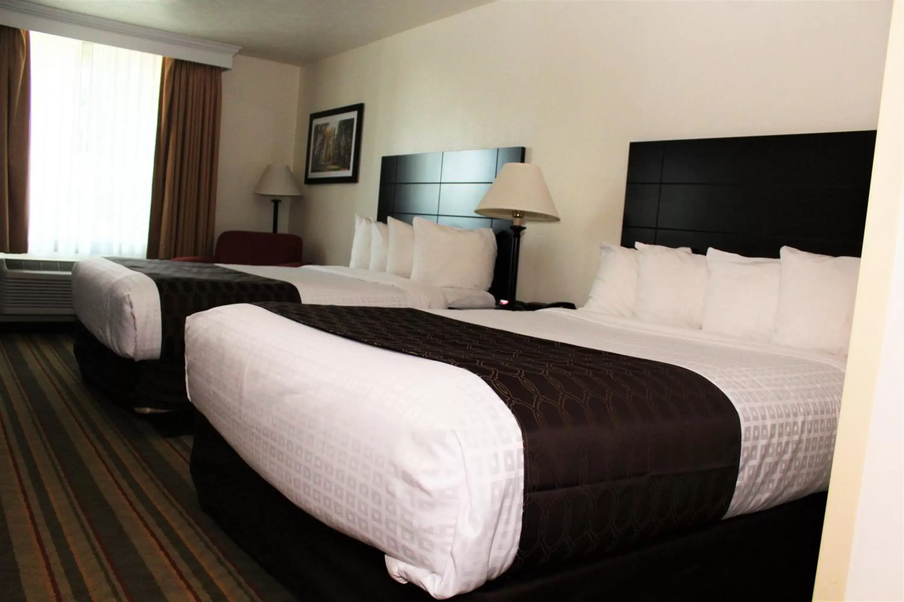 Bed in Best Western Visalia Hotel