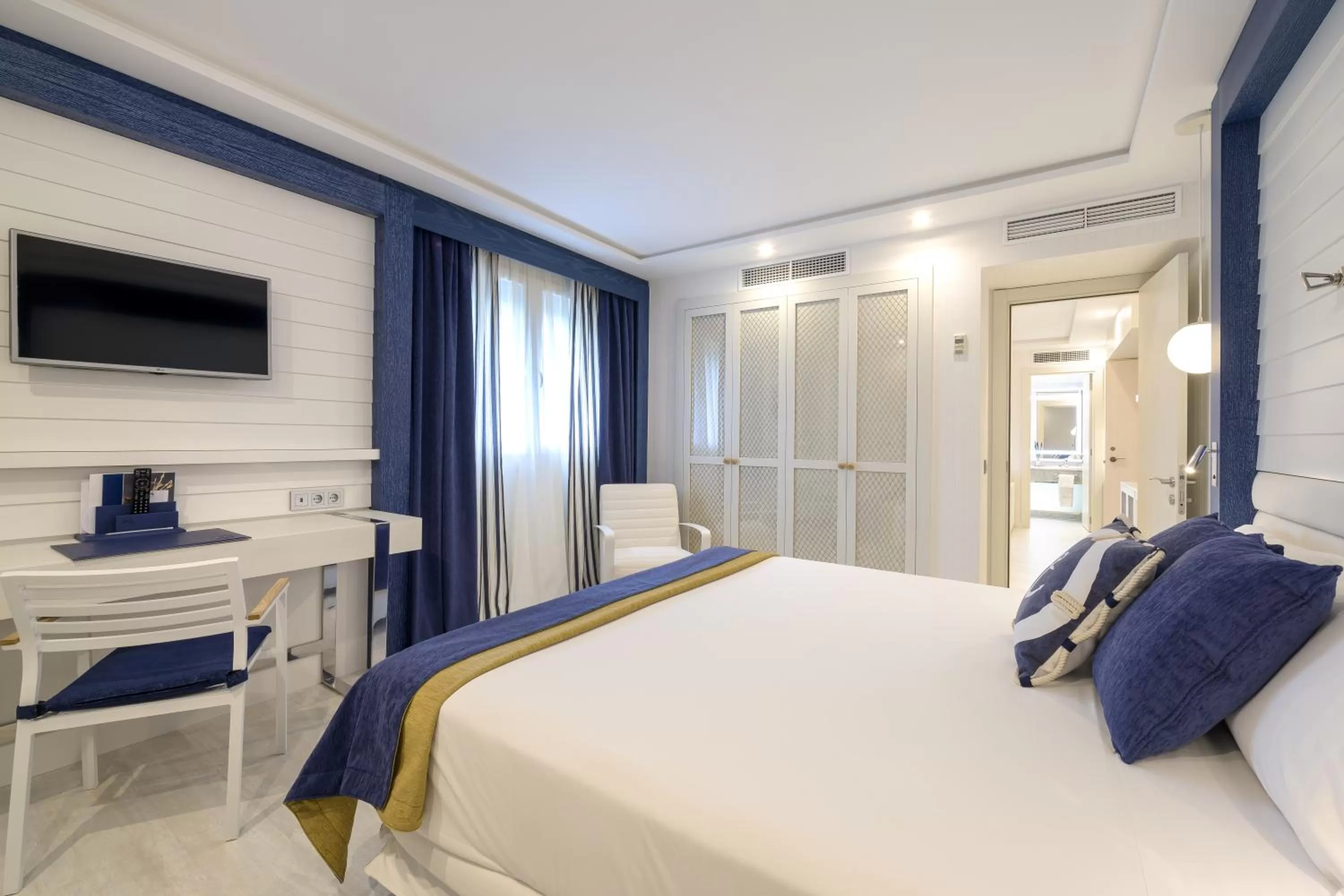 Photo of the whole room, Bed in Santemar