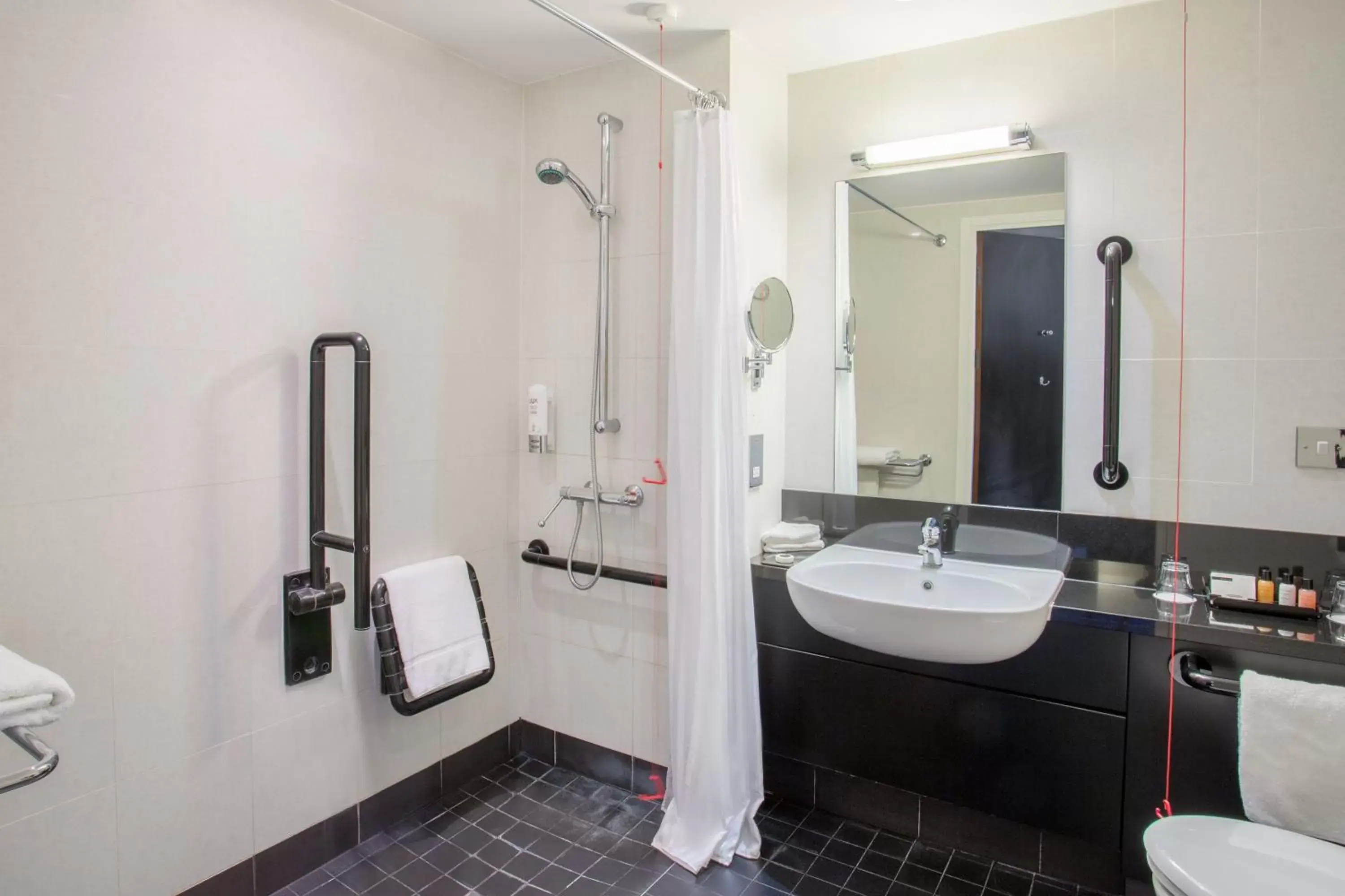Bathroom in Crowne Plaza Marlow, an IHG Hotel