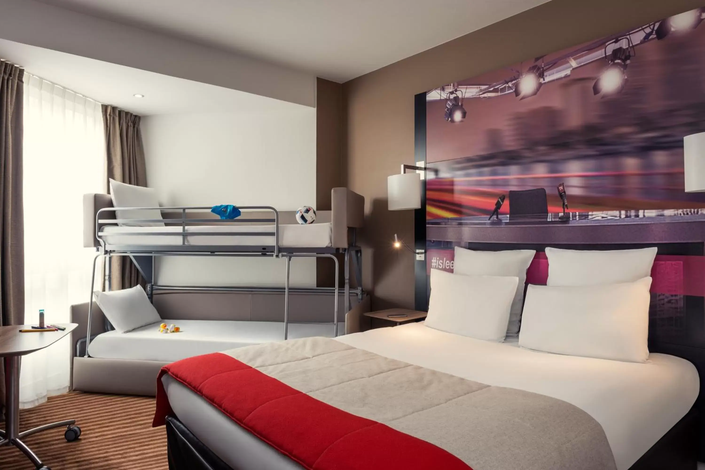 Bedroom, Bunk Bed in Hotel Mercure Paris Boulogne