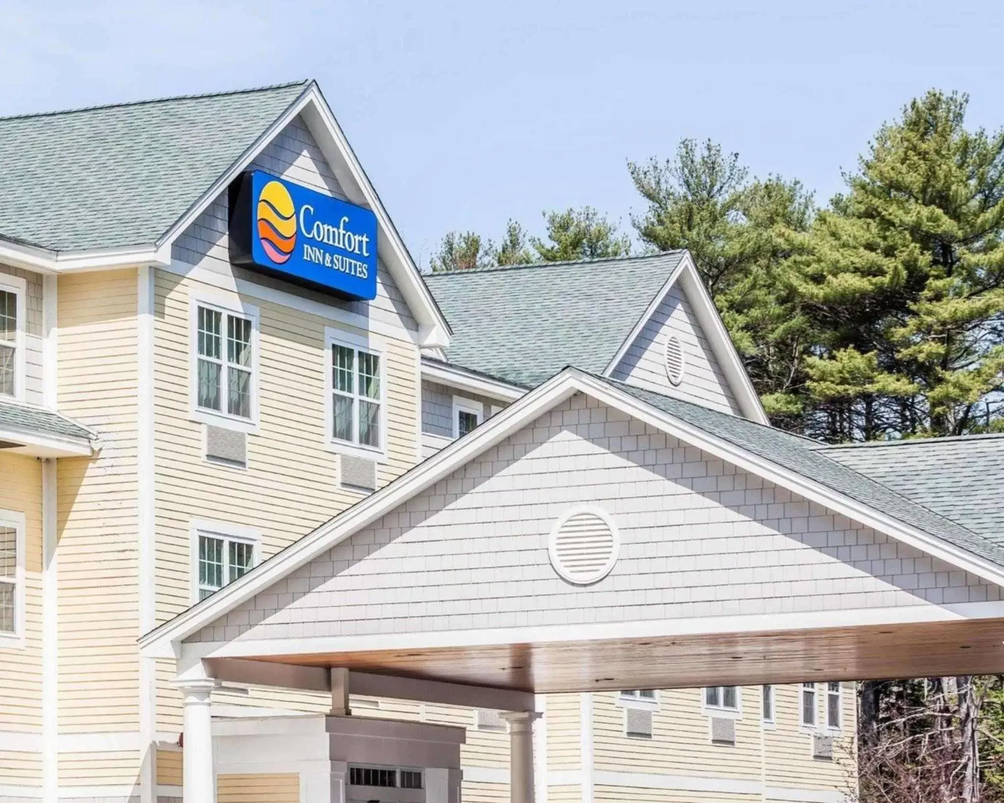 Property building in Comfort Inn & Suites Scarborough