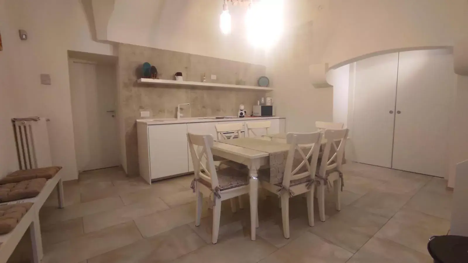 Communal kitchen, Dining Area in L Antico Forno Bari Centro Storico