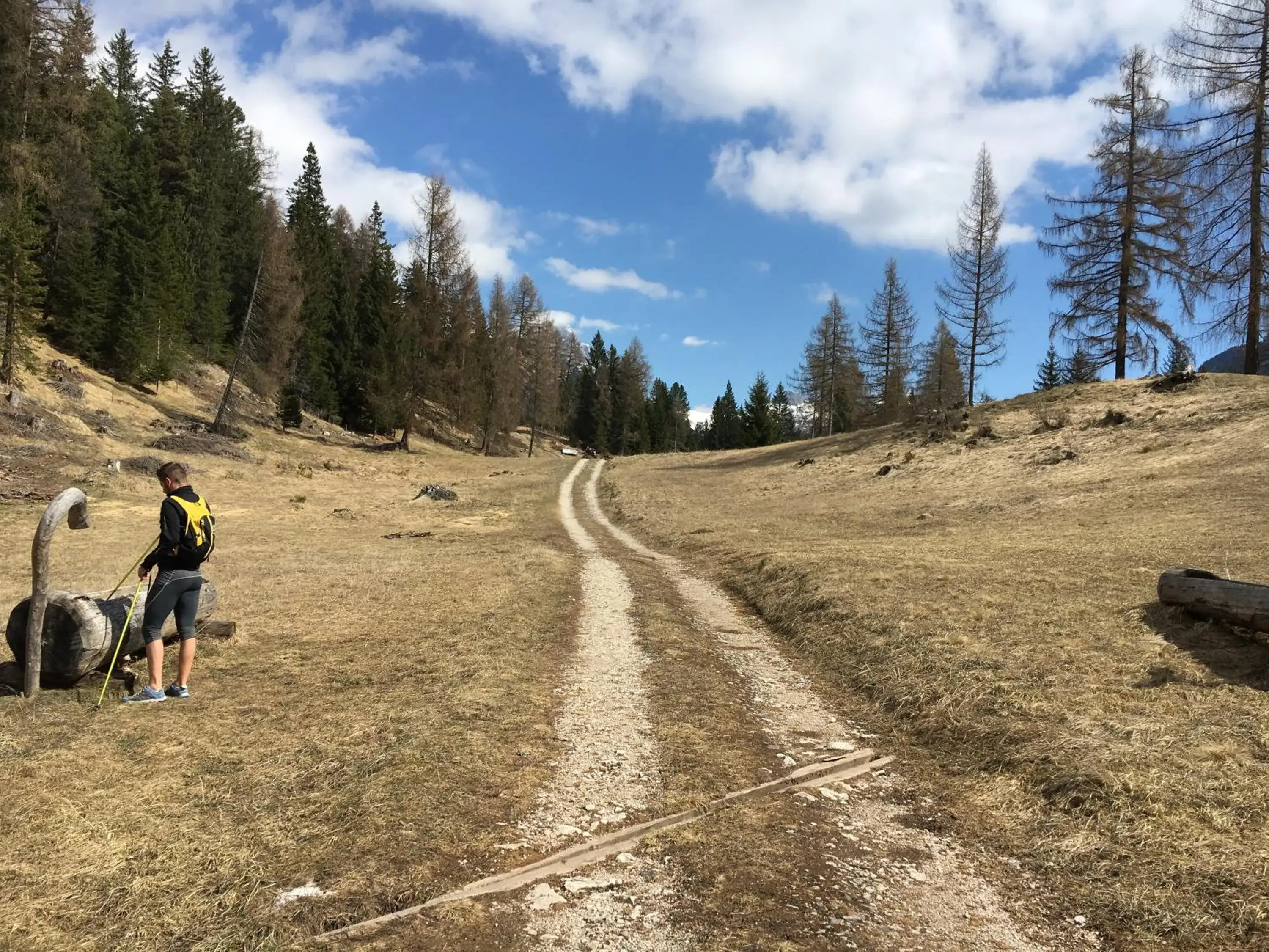 Hiking in Garni Enrosadira