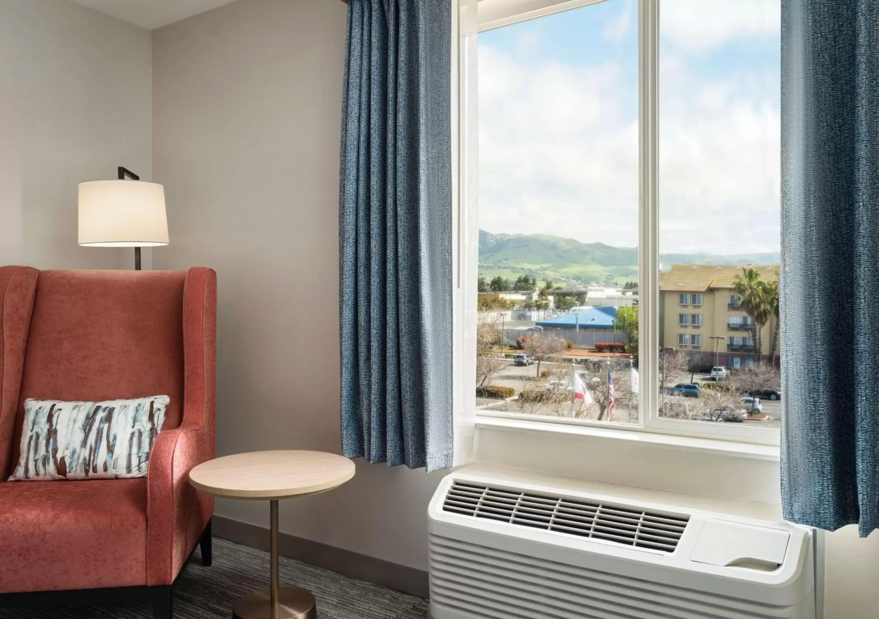 Living room in Hilton Garden Inn San Jose/Milpitas