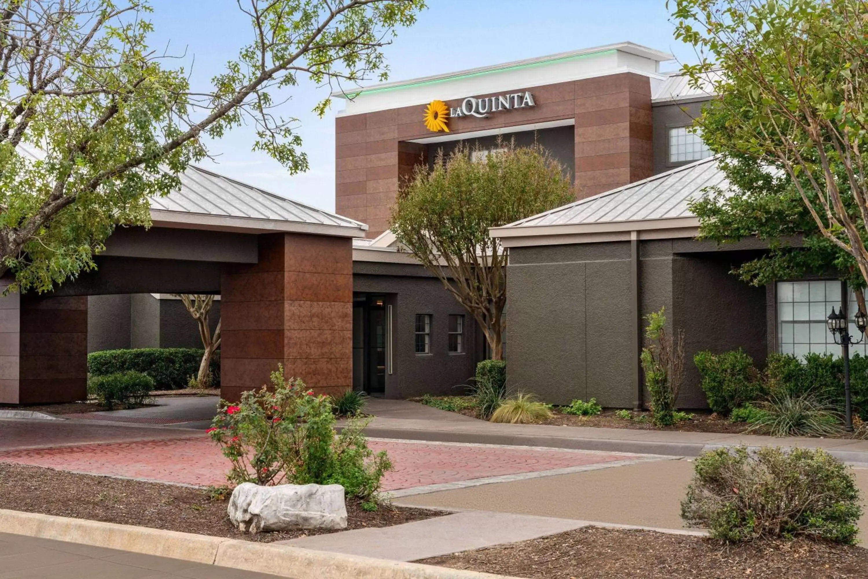 Property Building in La Quinta by Wyndham Round Rock North