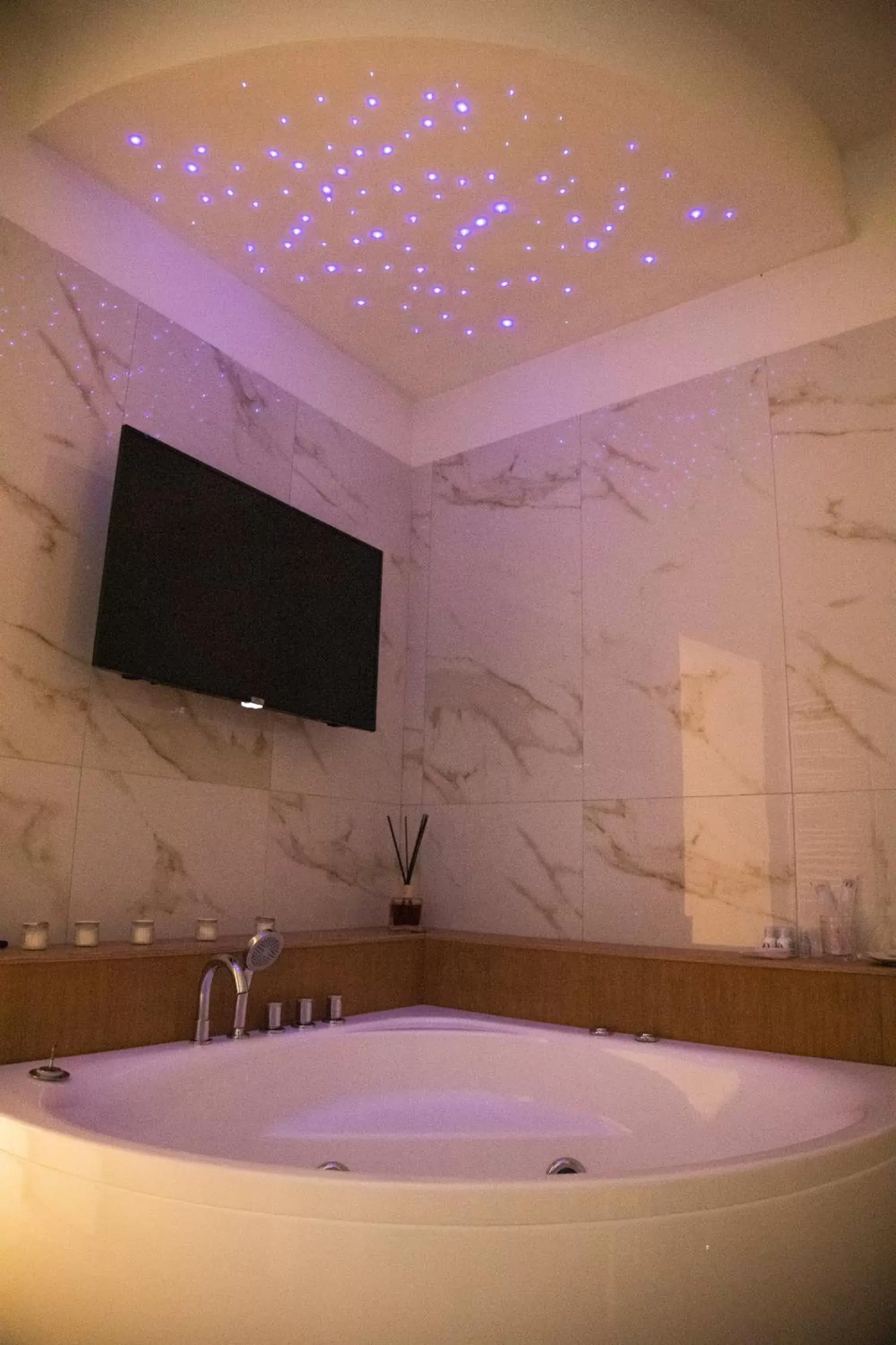 Hot Tub in Gentile Suite