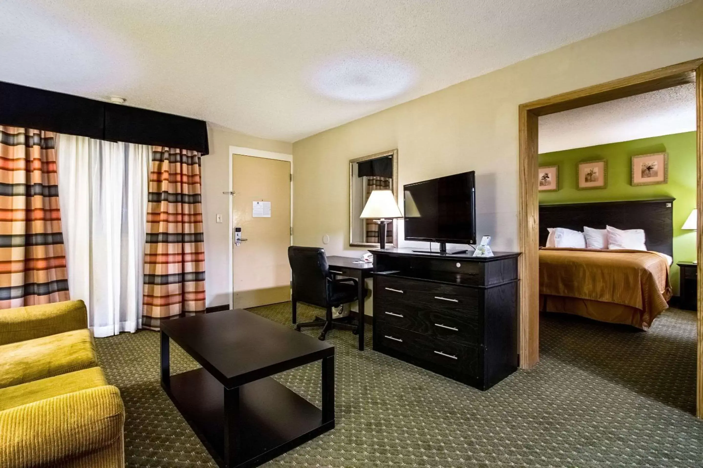 Photo of the whole room, TV/Entertainment Center in Quality Inn & Suites Moline