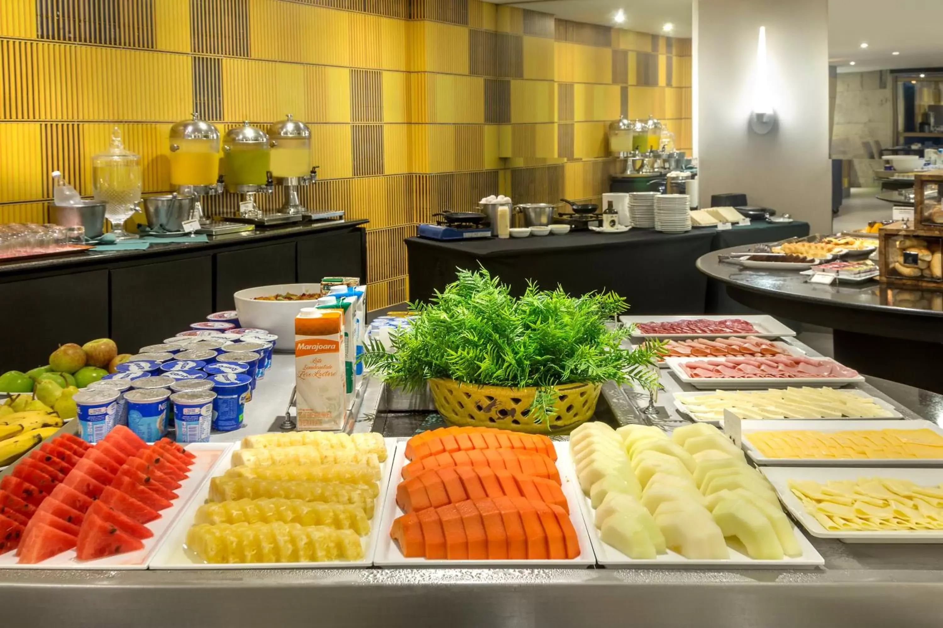 Restaurant/places to eat, Food in Brasil 21 Suites Affiliated by Meliá