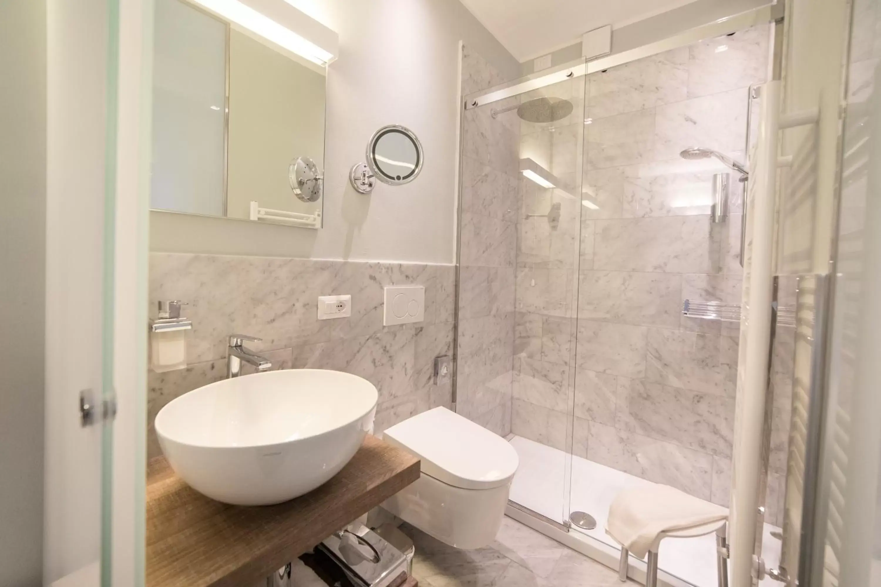 Shower, Bathroom in Camin Hotel Luino