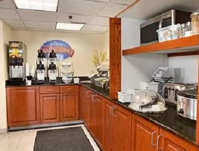 Kitchen or kitchenette in Baymont by Wyndham Oklahoma City Airport