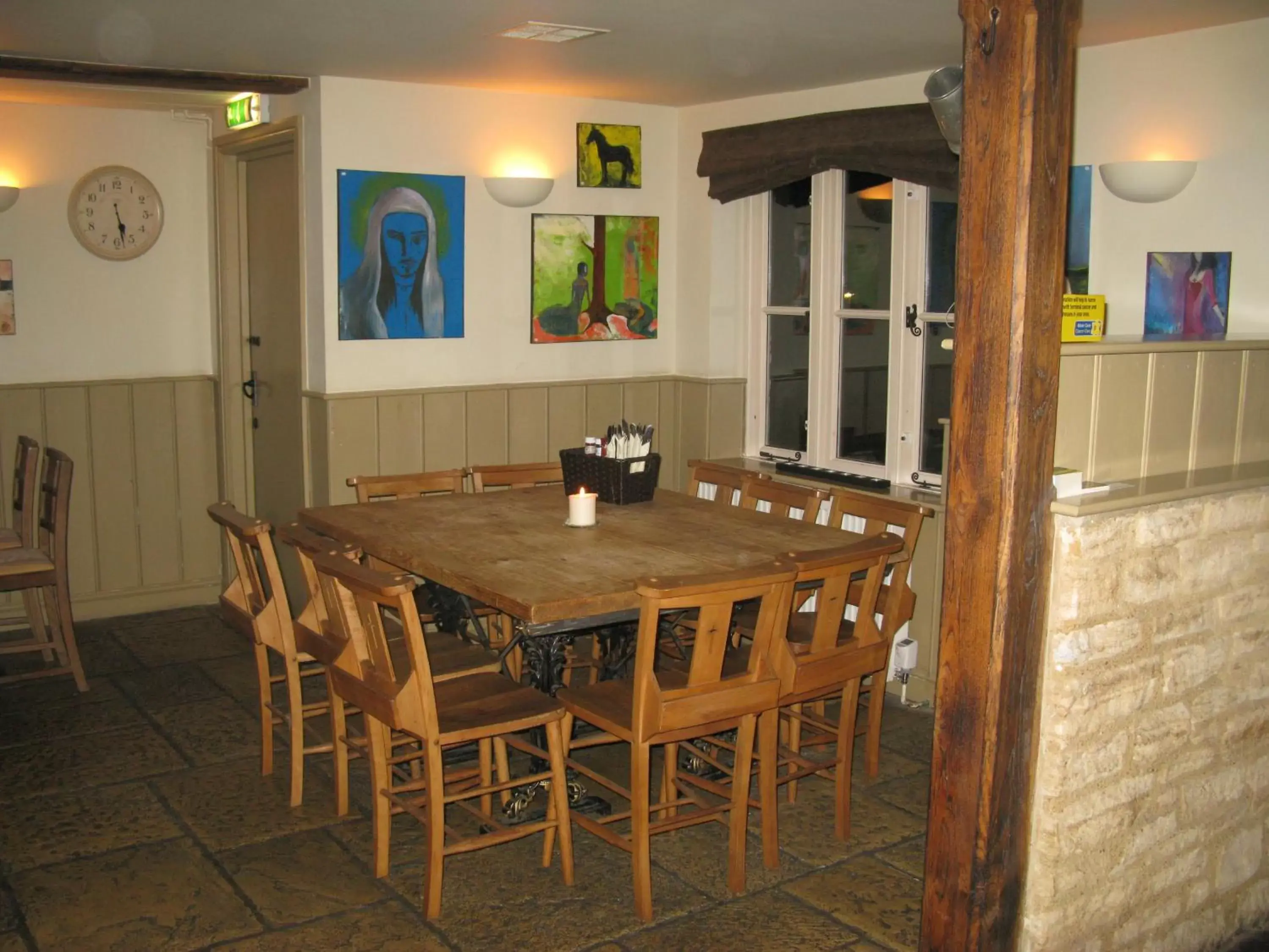 Lounge or bar, Dining Area in The Chequers Inn