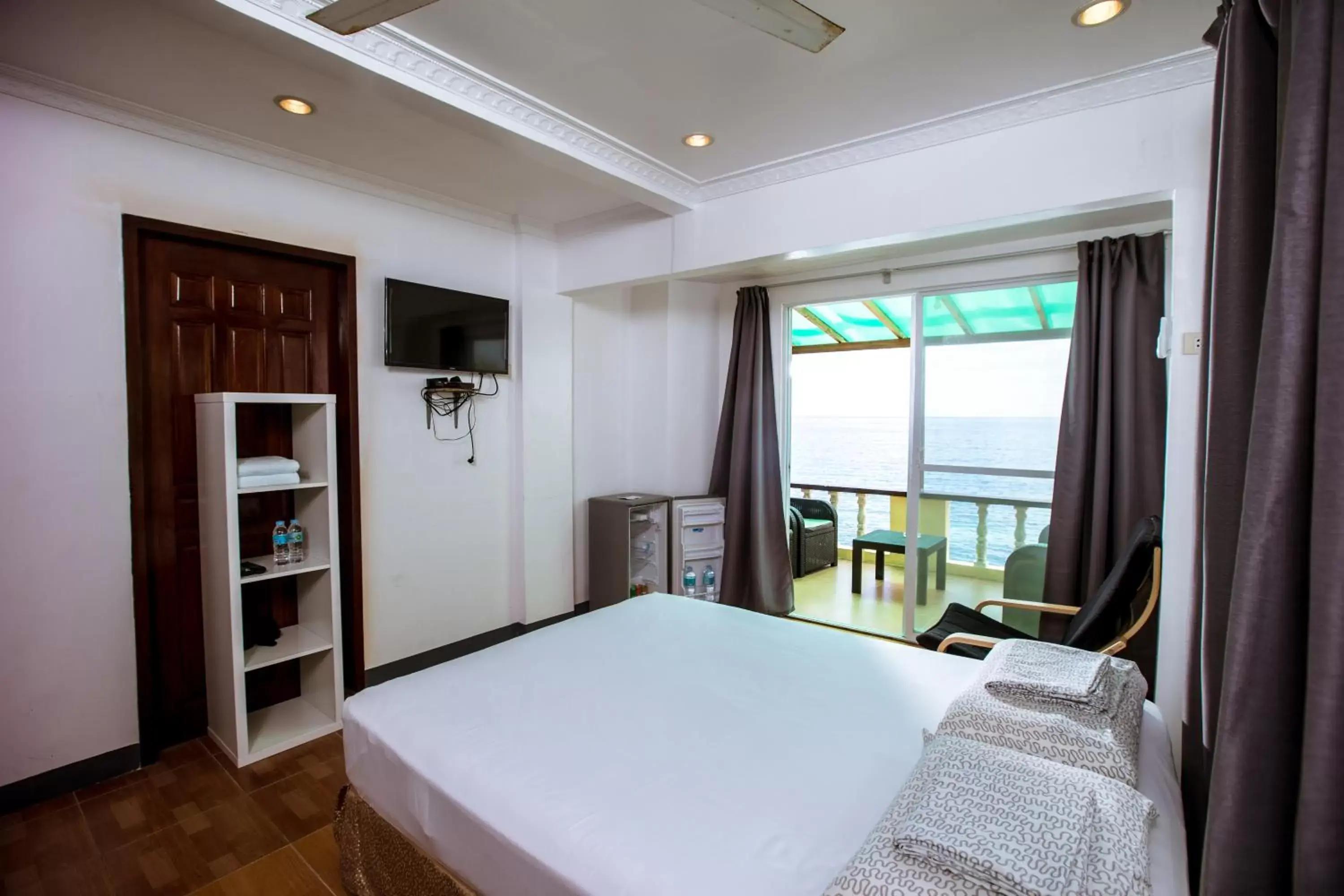 Photo of the whole room in Oslob Seafari Resort