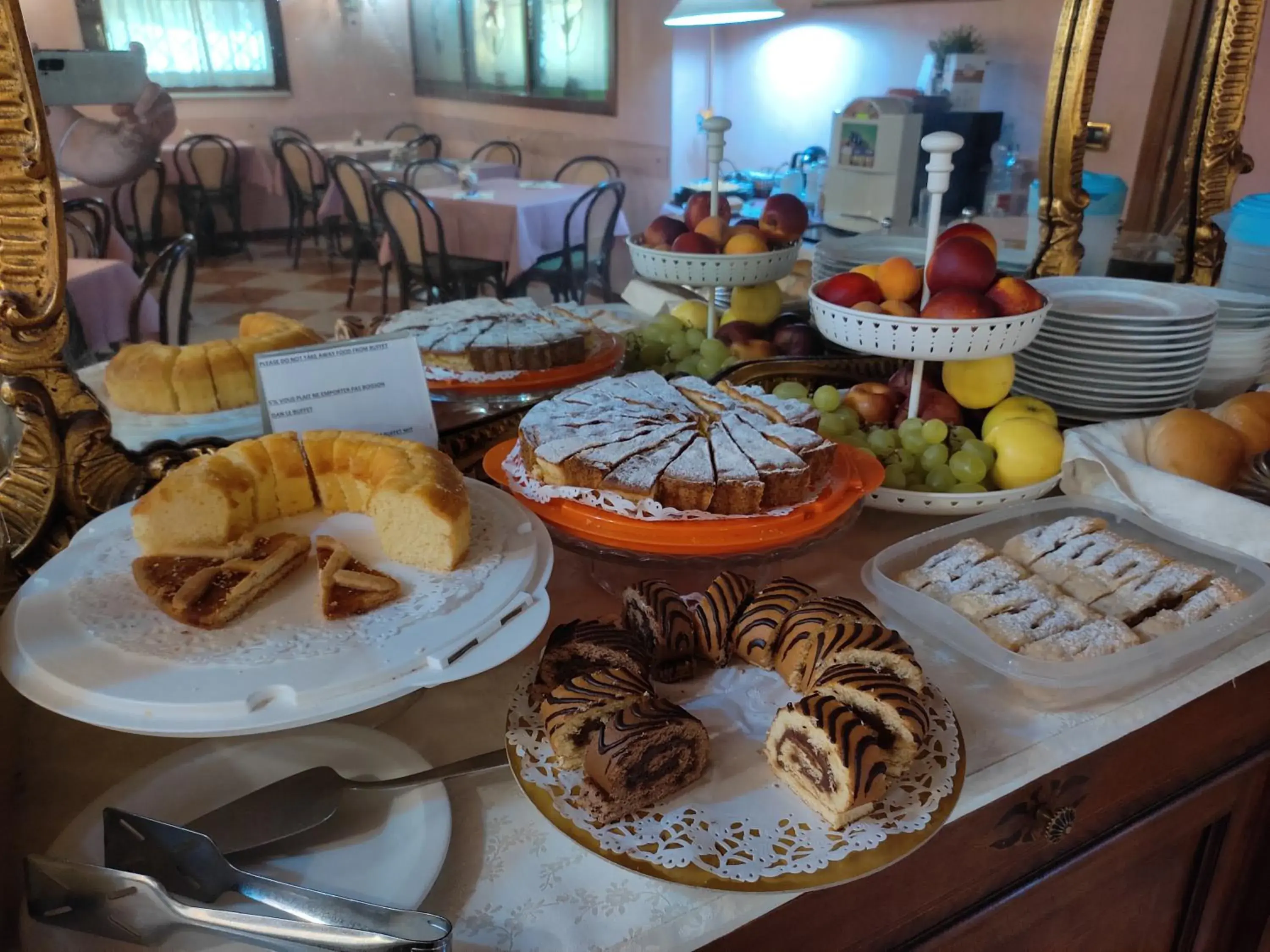 Continental breakfast in Hotel Antico Moro