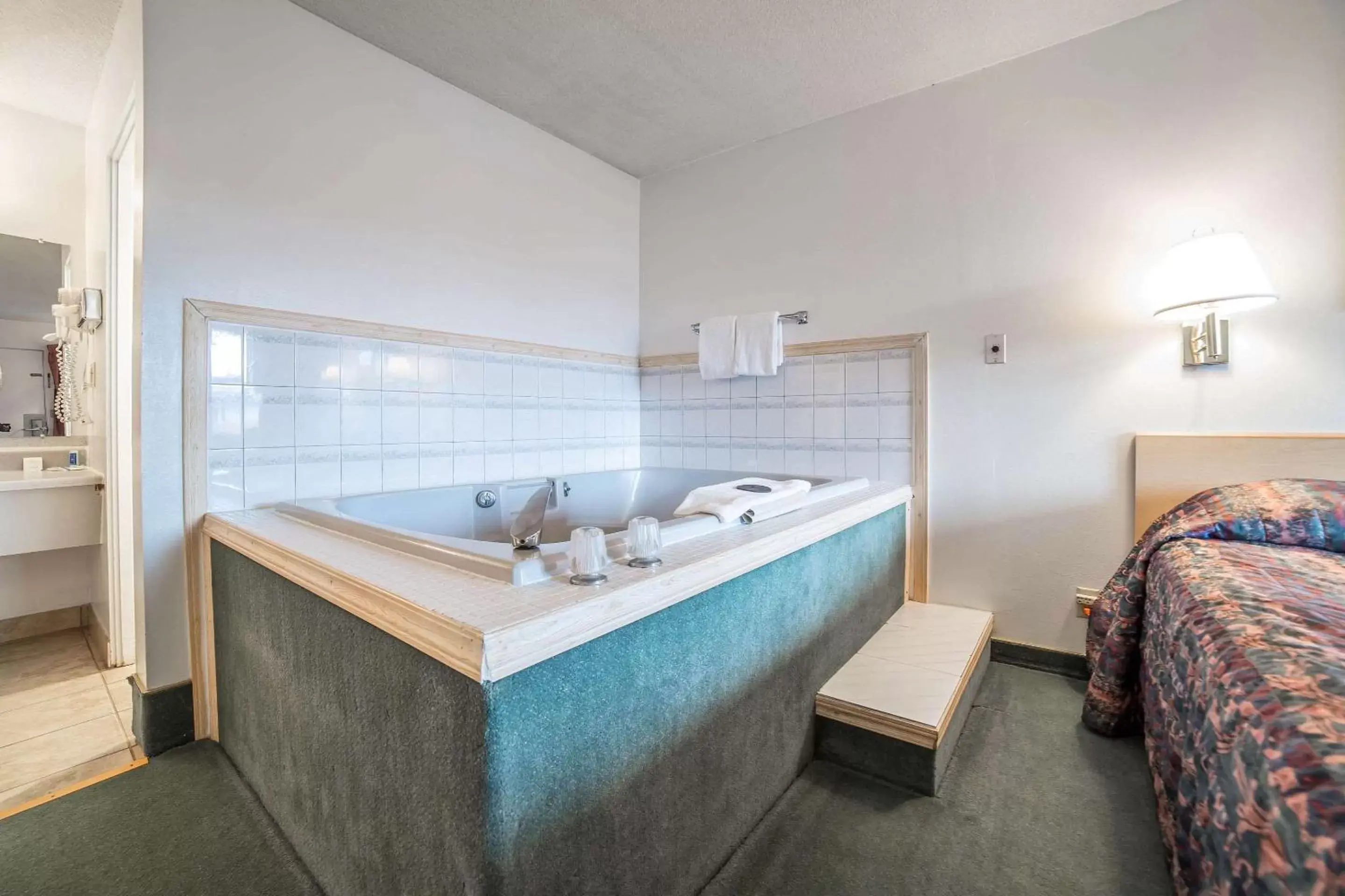 Photo of the whole room, Bathroom in Rodeway Inn Boardman - Hermiston