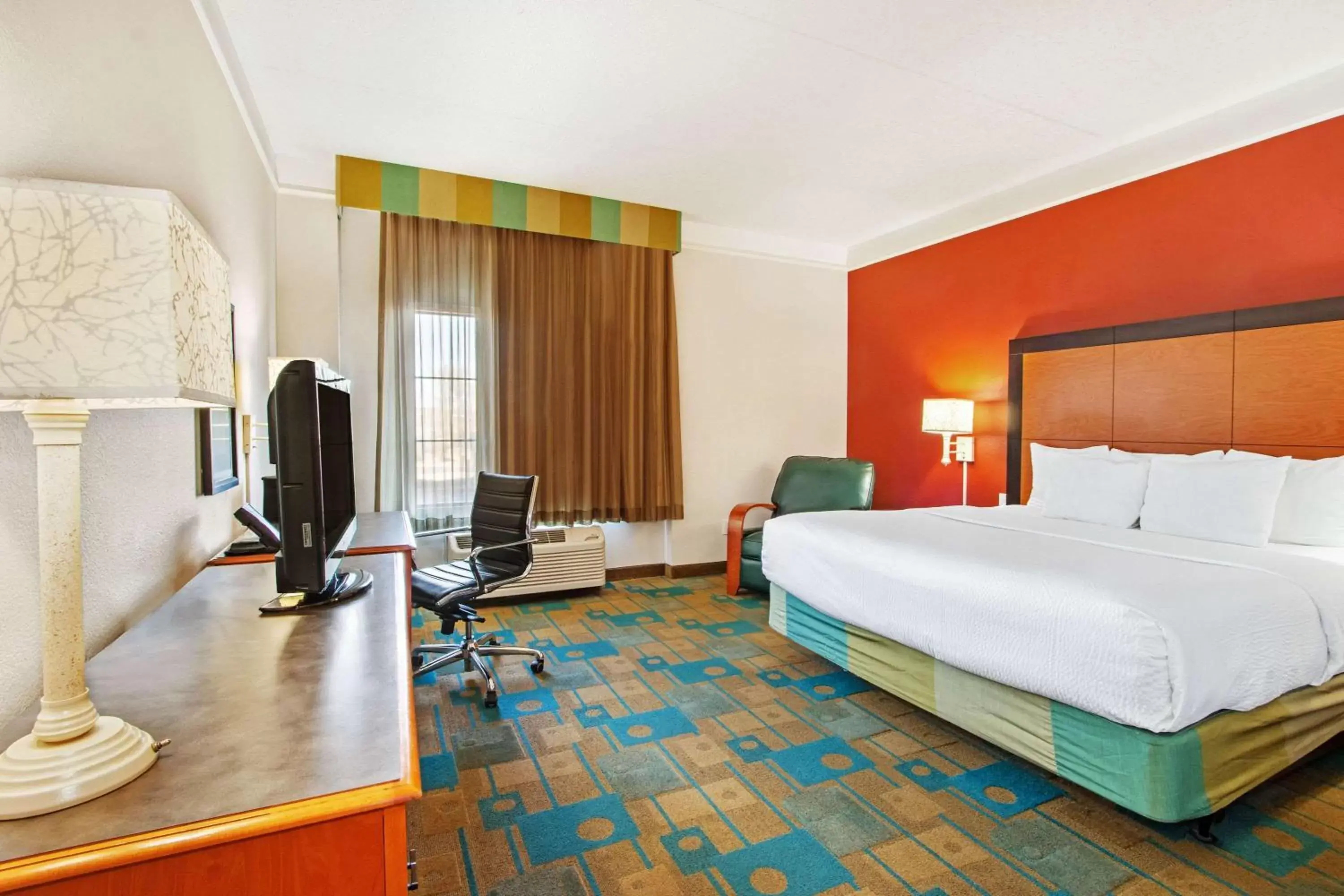 Photo of the whole room, Bed in La Quinta by Wyndham Albuquerque West Photo of the whole room, Bed in La Quinta by Wyndham Albuquerque West