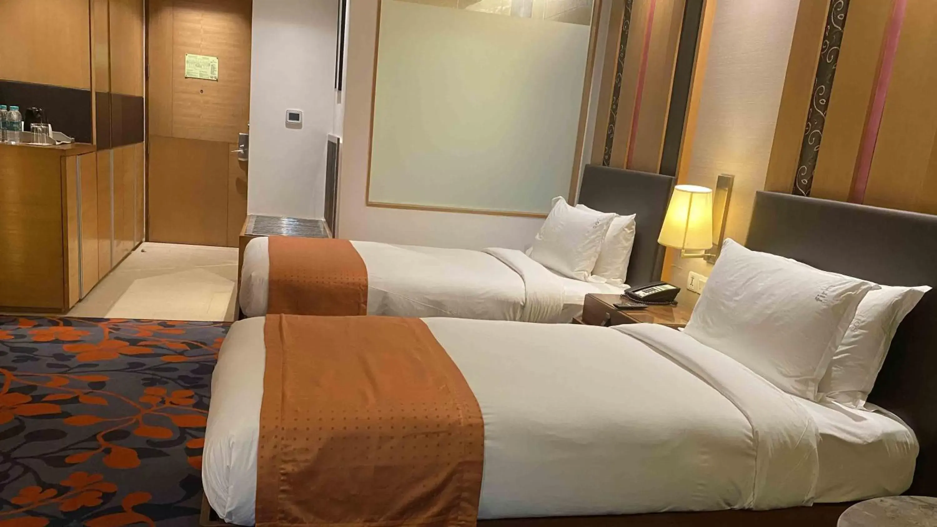 Photo of the whole room, Bed in Holiday Inn New Delhi Mayur Vihar Noida, an IHG Hotel