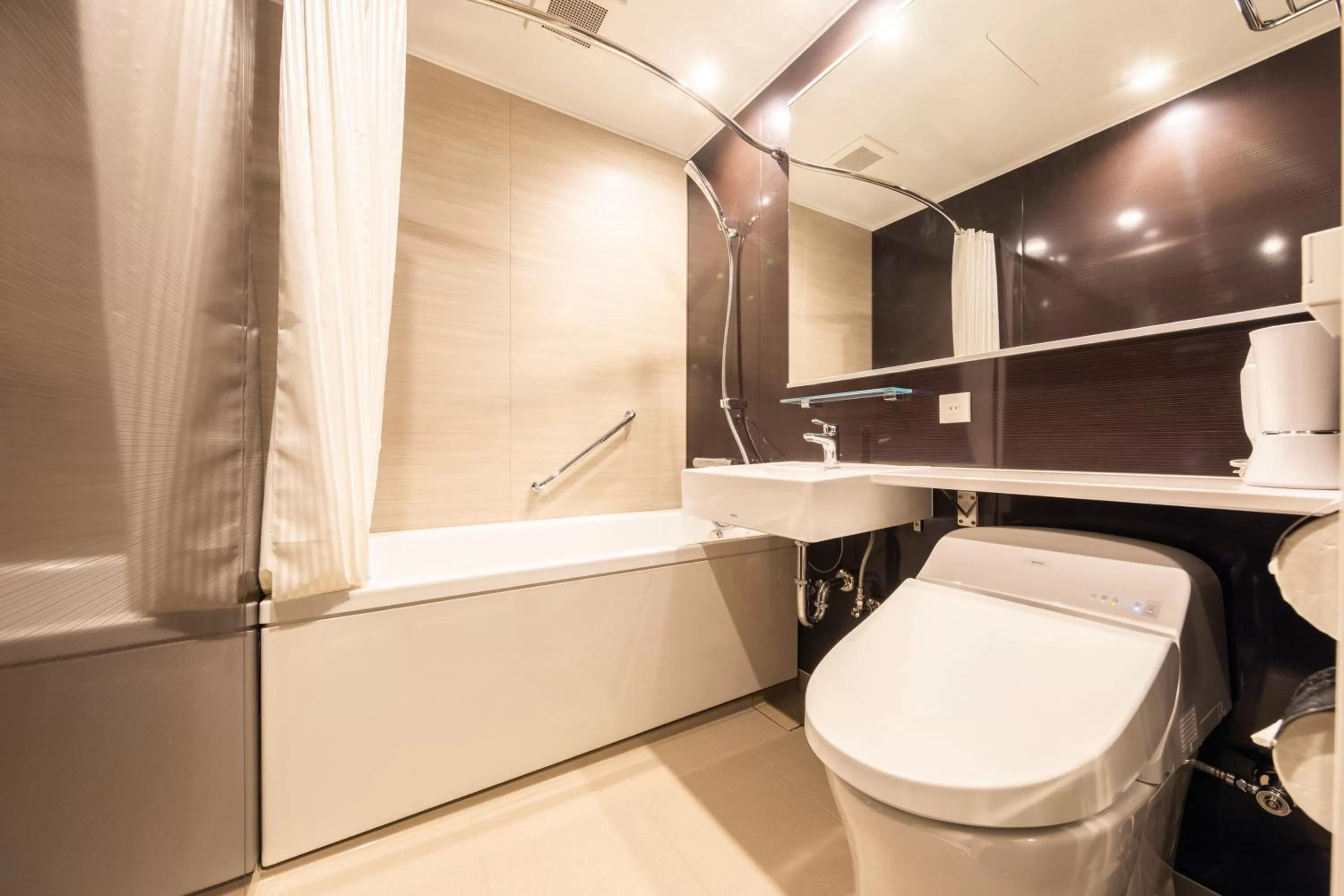 Toilet in Tokyu Stay Hakodate Asaichi Akarinoyu