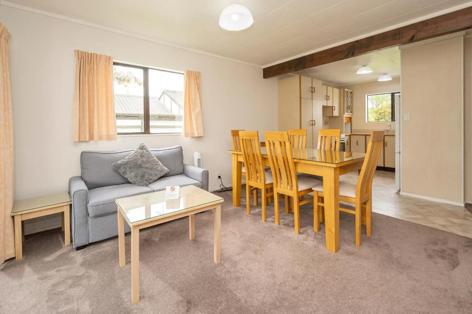 Dining area, Seating Area in Tudor Park Motel