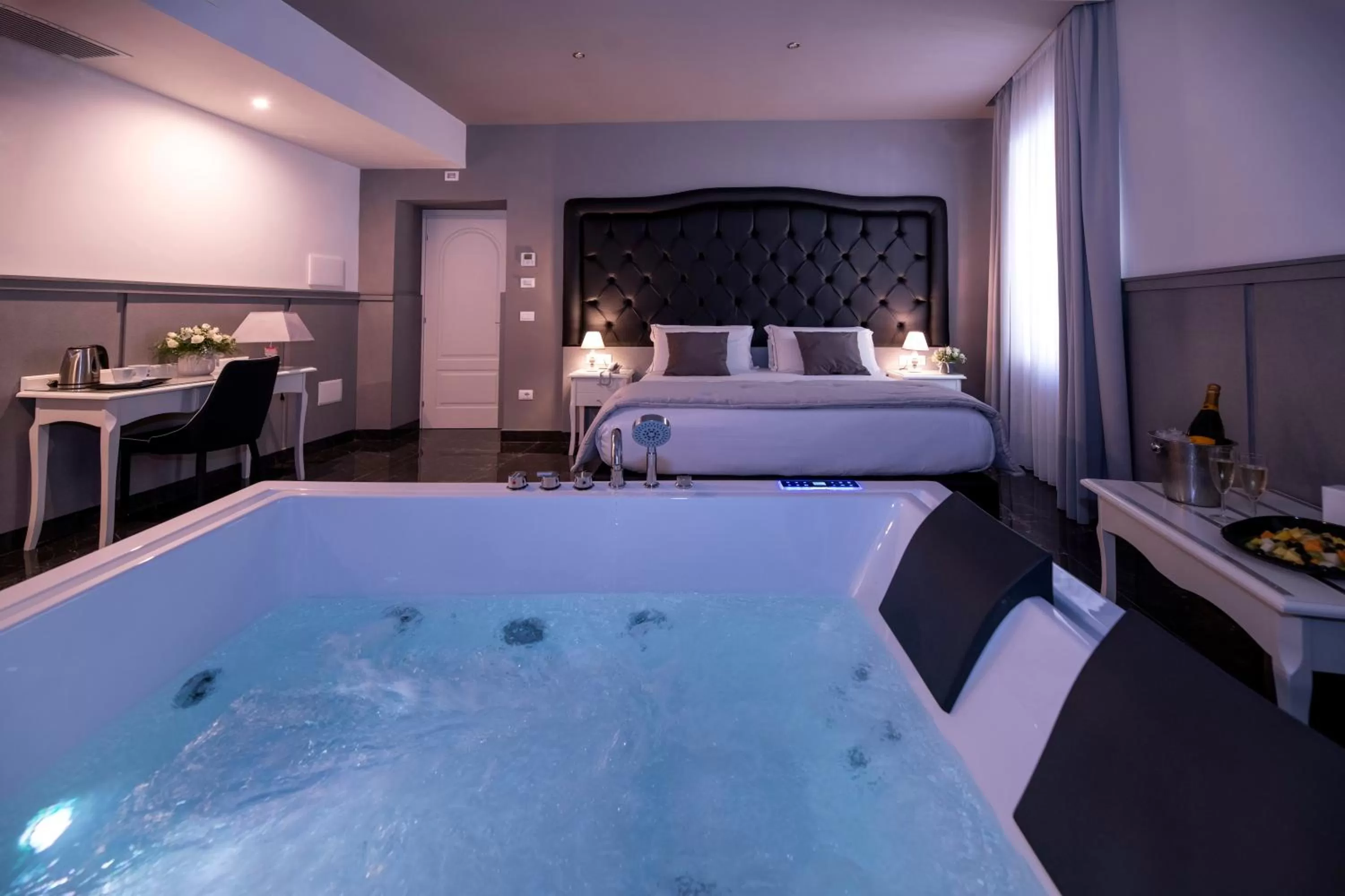 Hot Tub, Bed in Villa Elisio Hotel & Spa